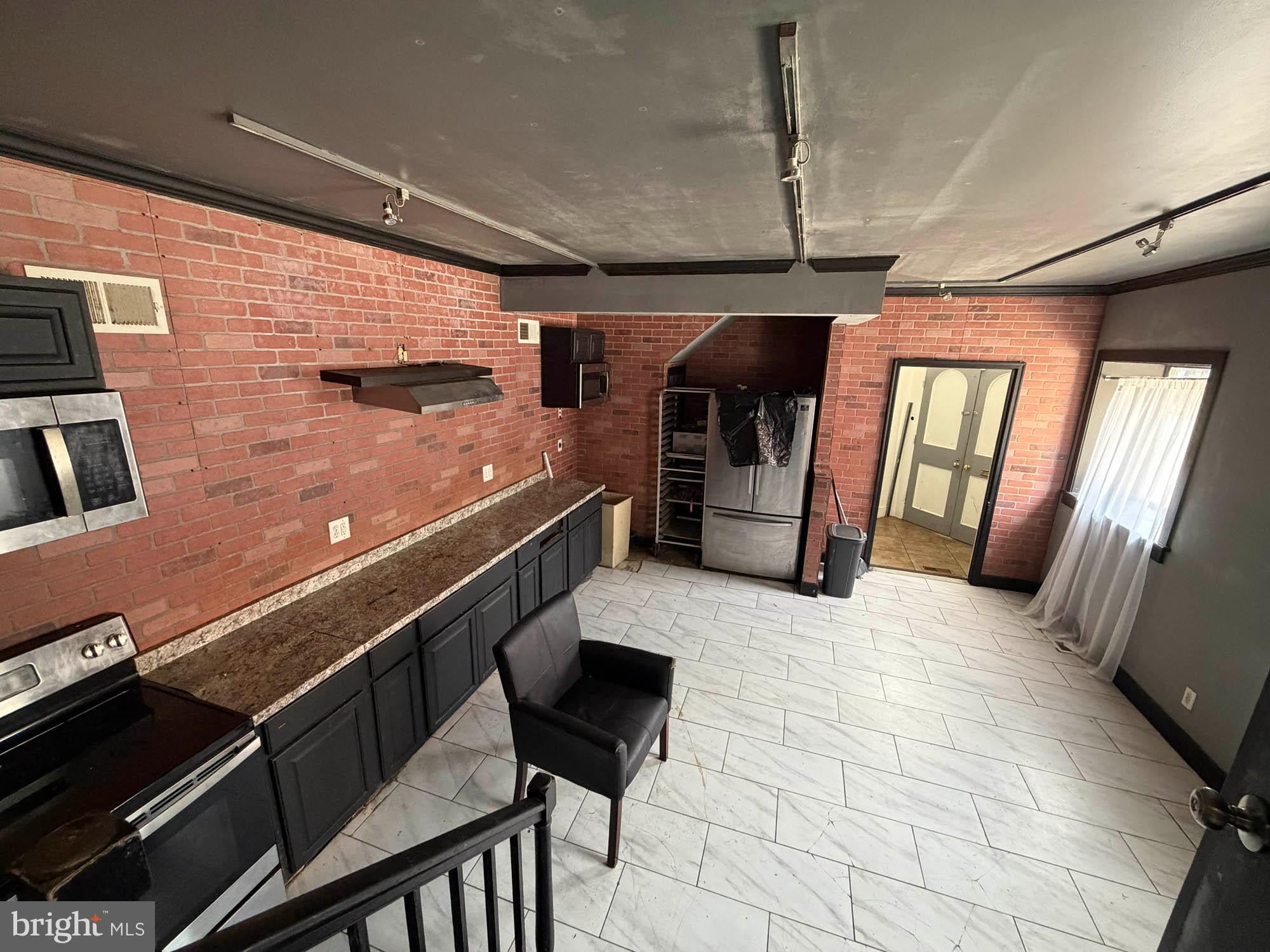 224 W READ STREET