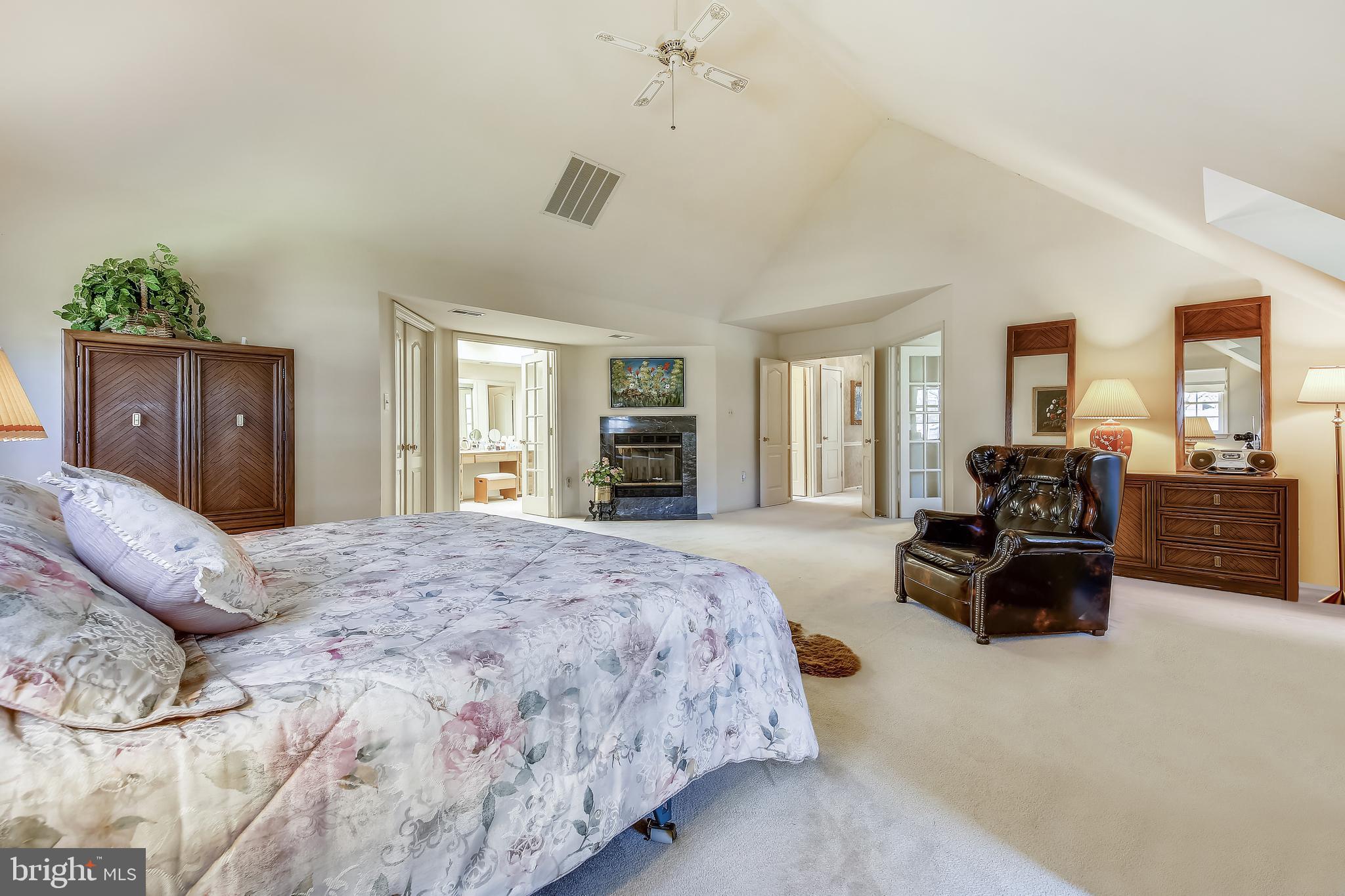 QUINCE ORCHARD KNOLLS - Residential