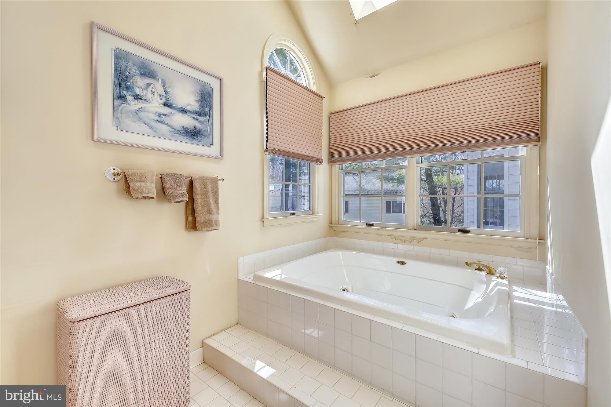 QUINCE ORCHARD KNOLLS - Residential