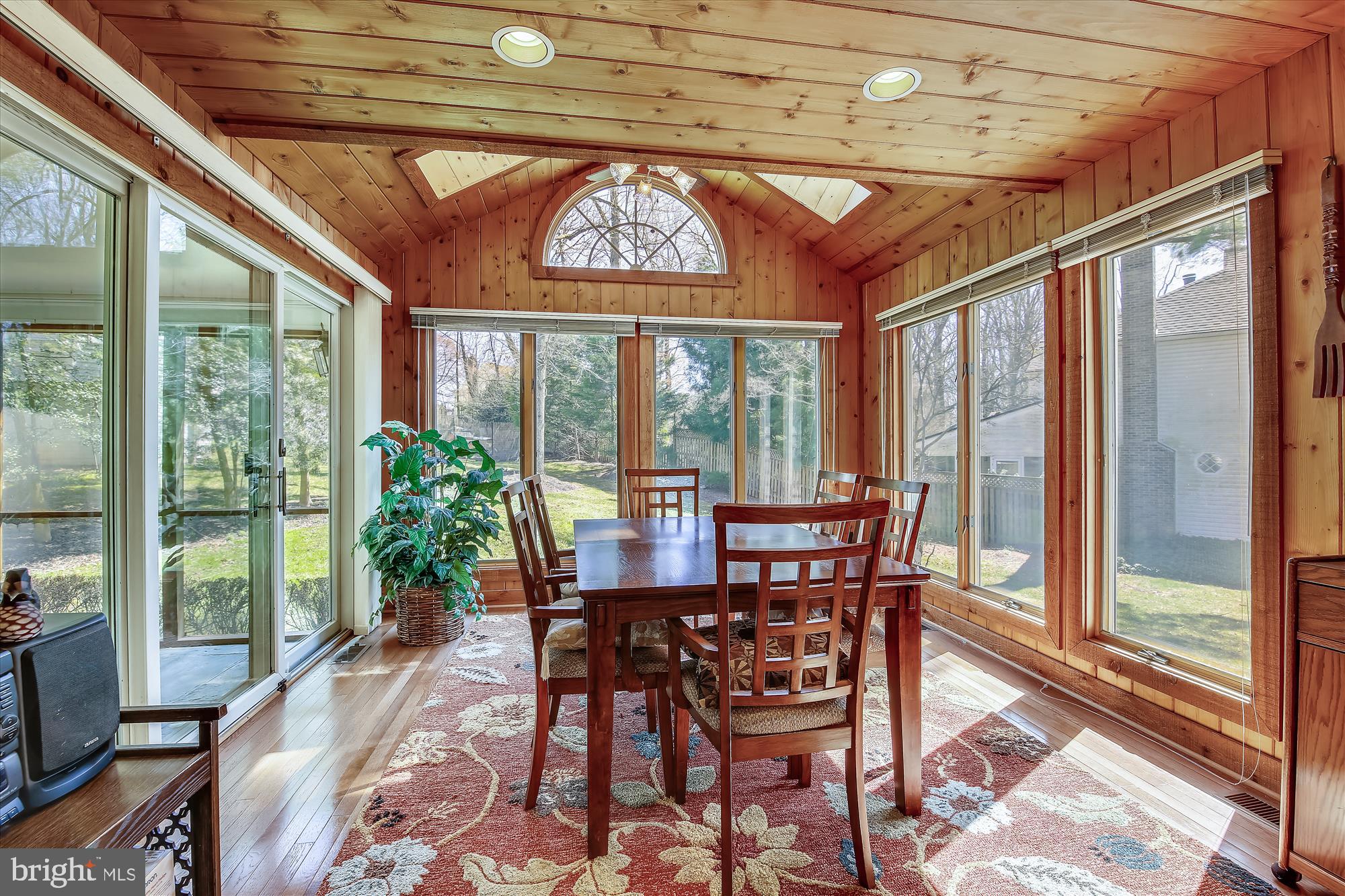 QUINCE ORCHARD KNOLLS - Residential