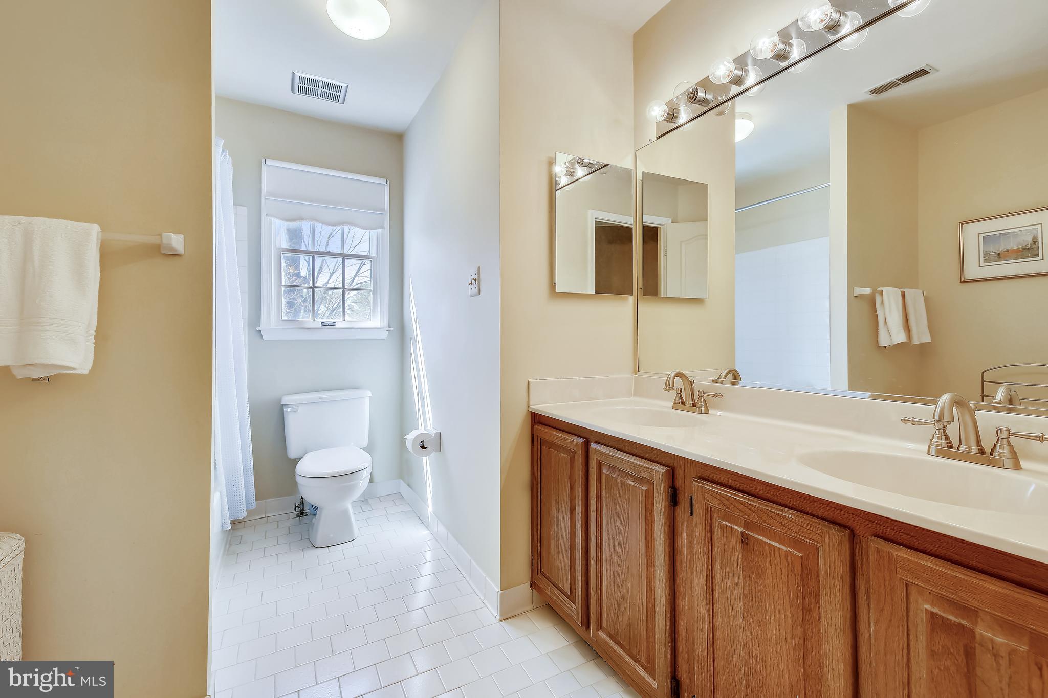 QUINCE ORCHARD KNOLLS - Residential