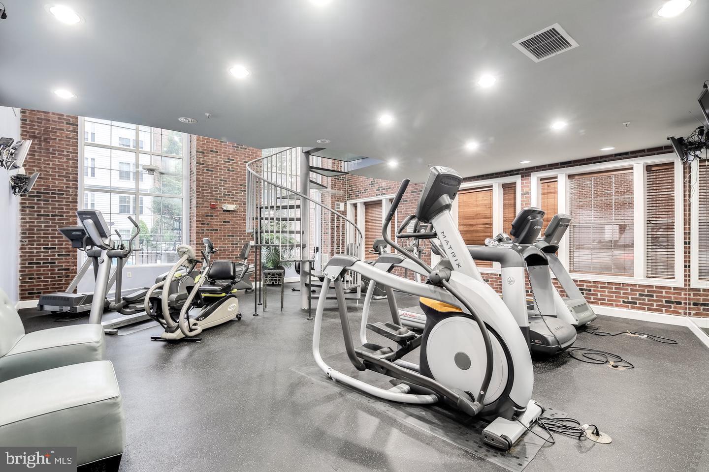 THE COLONNADE AT KENTLANDS - Residential Lease