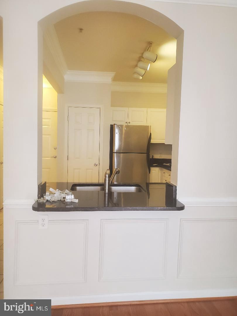 THE COLONNADE AT KENTLANDS - Residential Lease