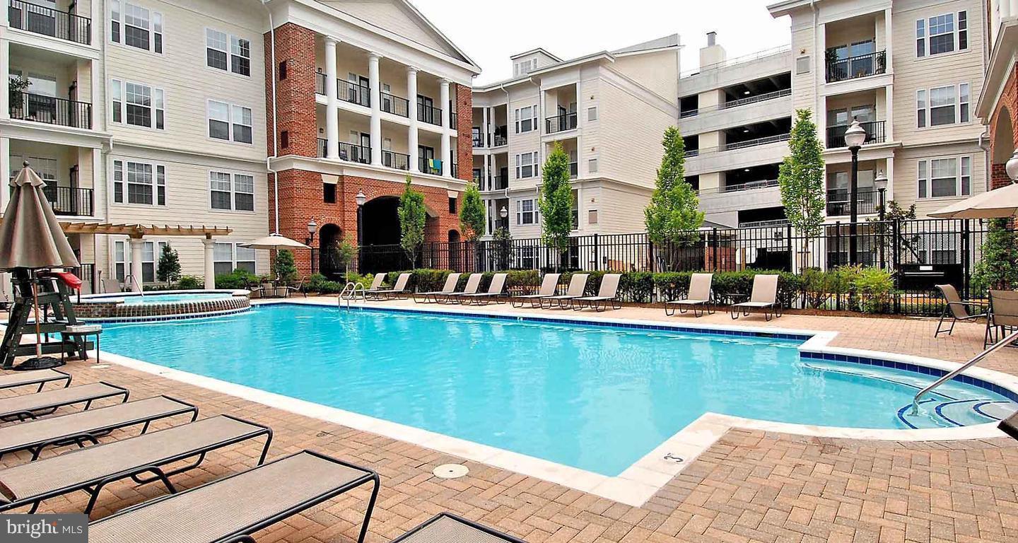 THE COLONNADE AT KENTLANDS - Residential Lease