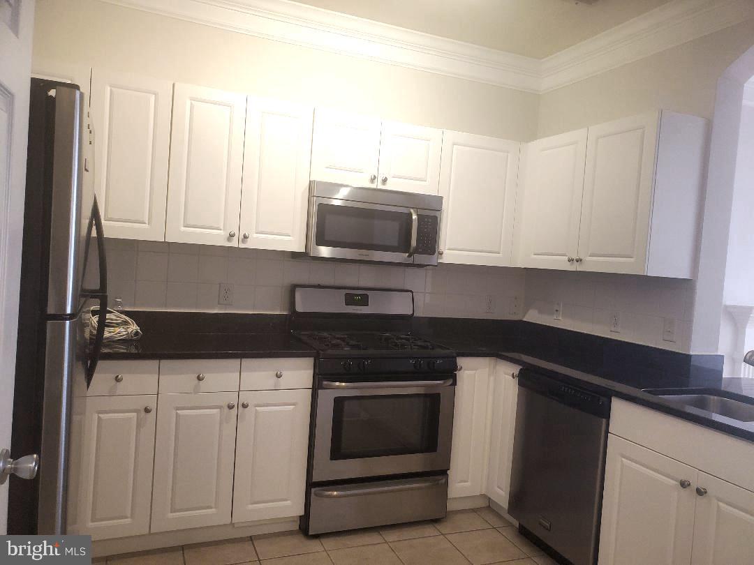 THE COLONNADE AT KENTLANDS - Residential Lease