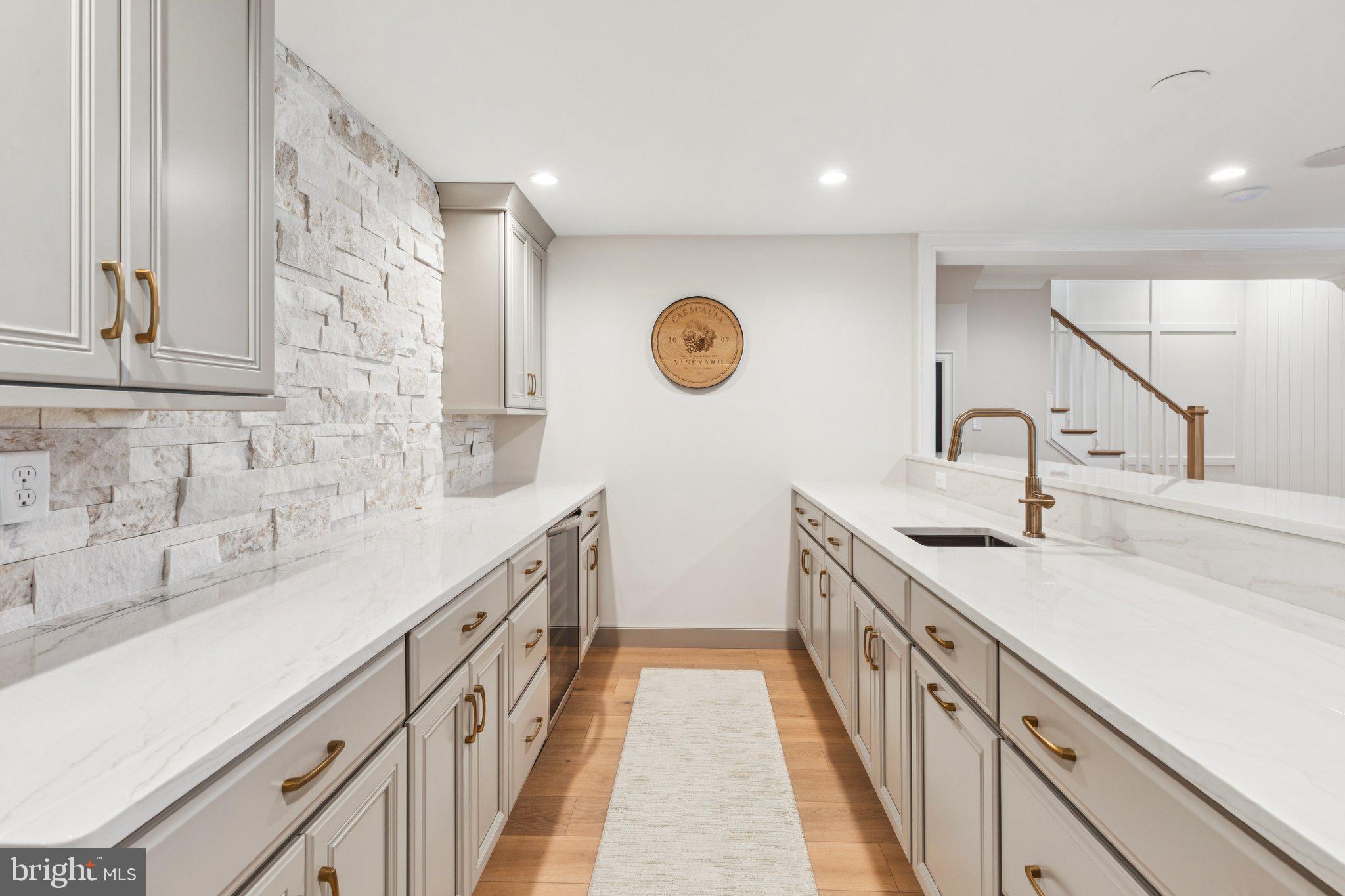 VALENTINE ESTS - Residential