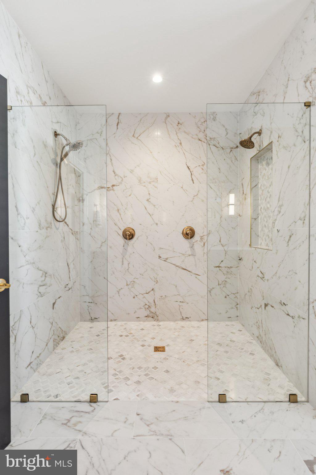 VALENTINE ESTS - Residential