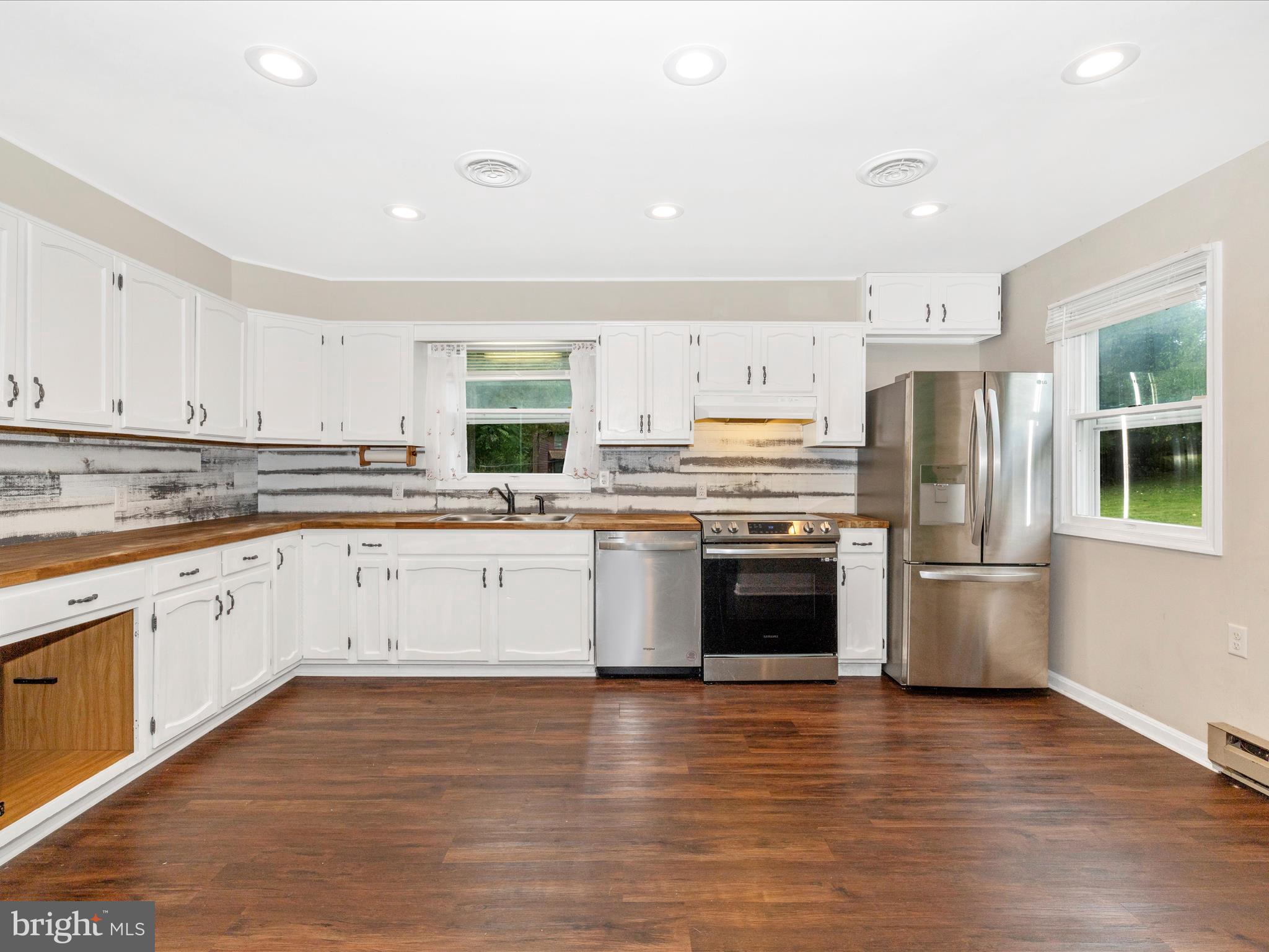 ROCK SPRING ACRES - Residential