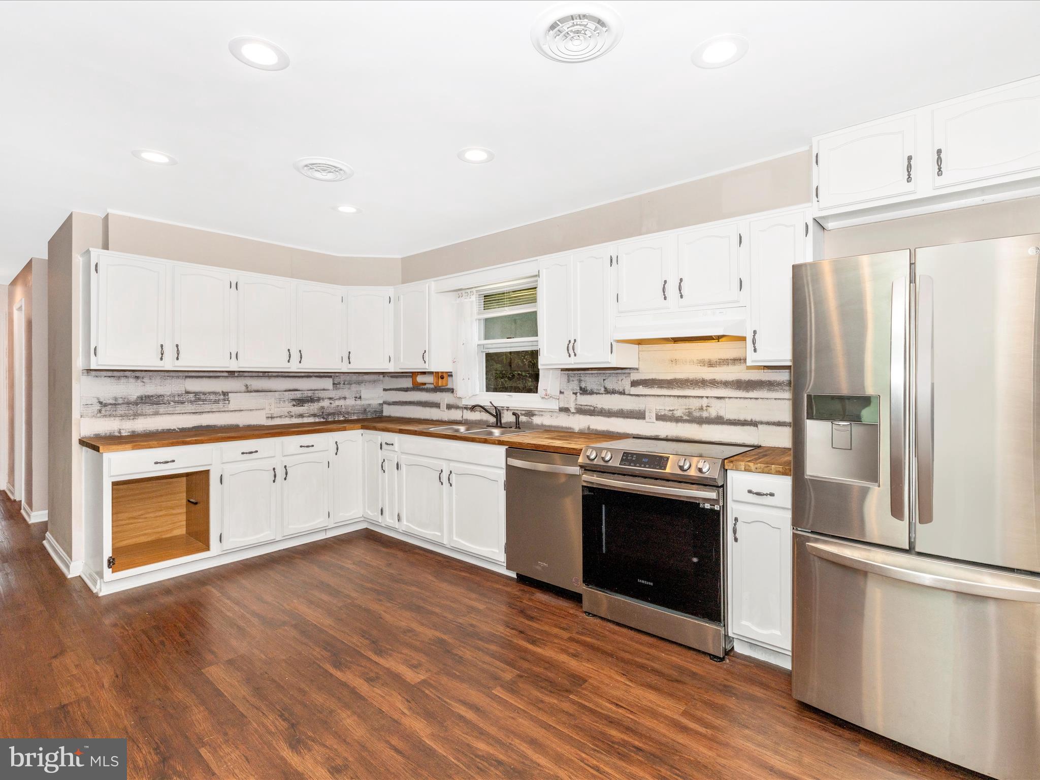 ROCK SPRING ACRES - Residential