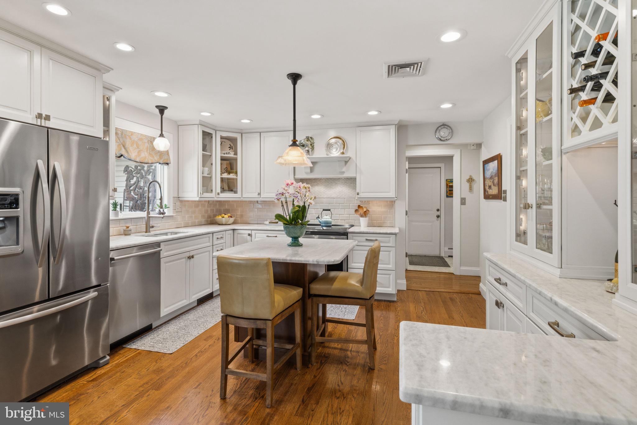 PEBBLE HILL - Residential