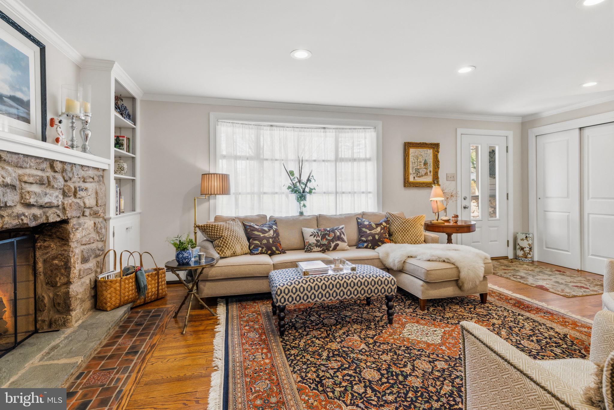 PEBBLE HILL - Residential