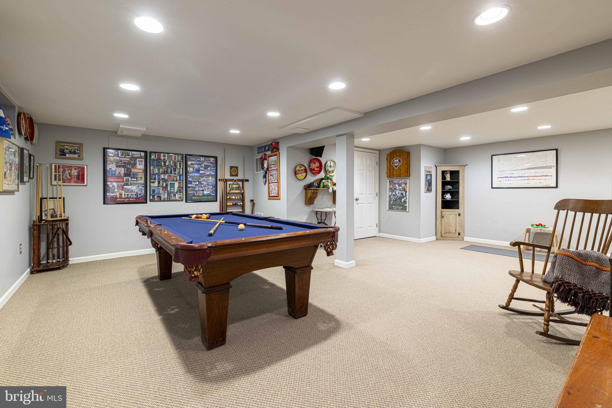 PEBBLE HILL - Residential