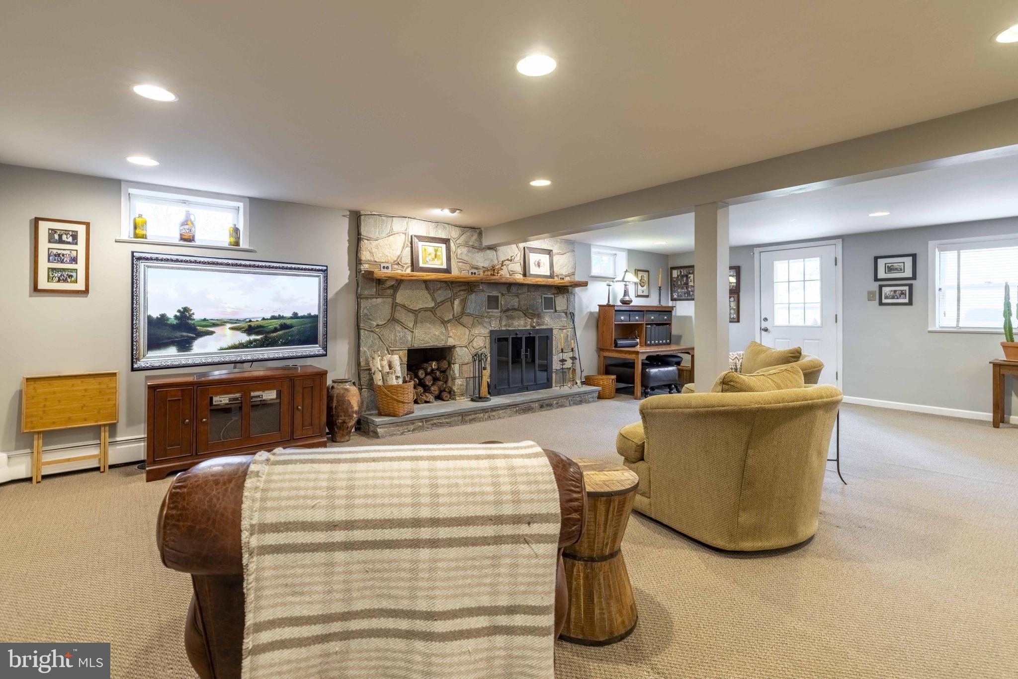 PEBBLE HILL - Residential