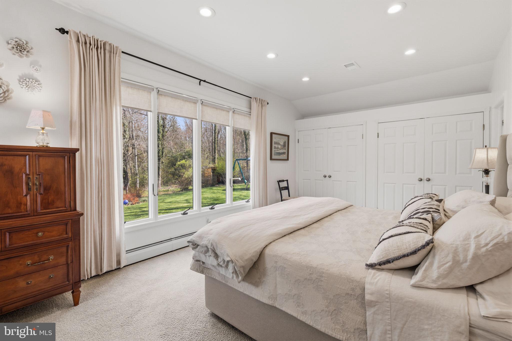 PEBBLE HILL - Residential