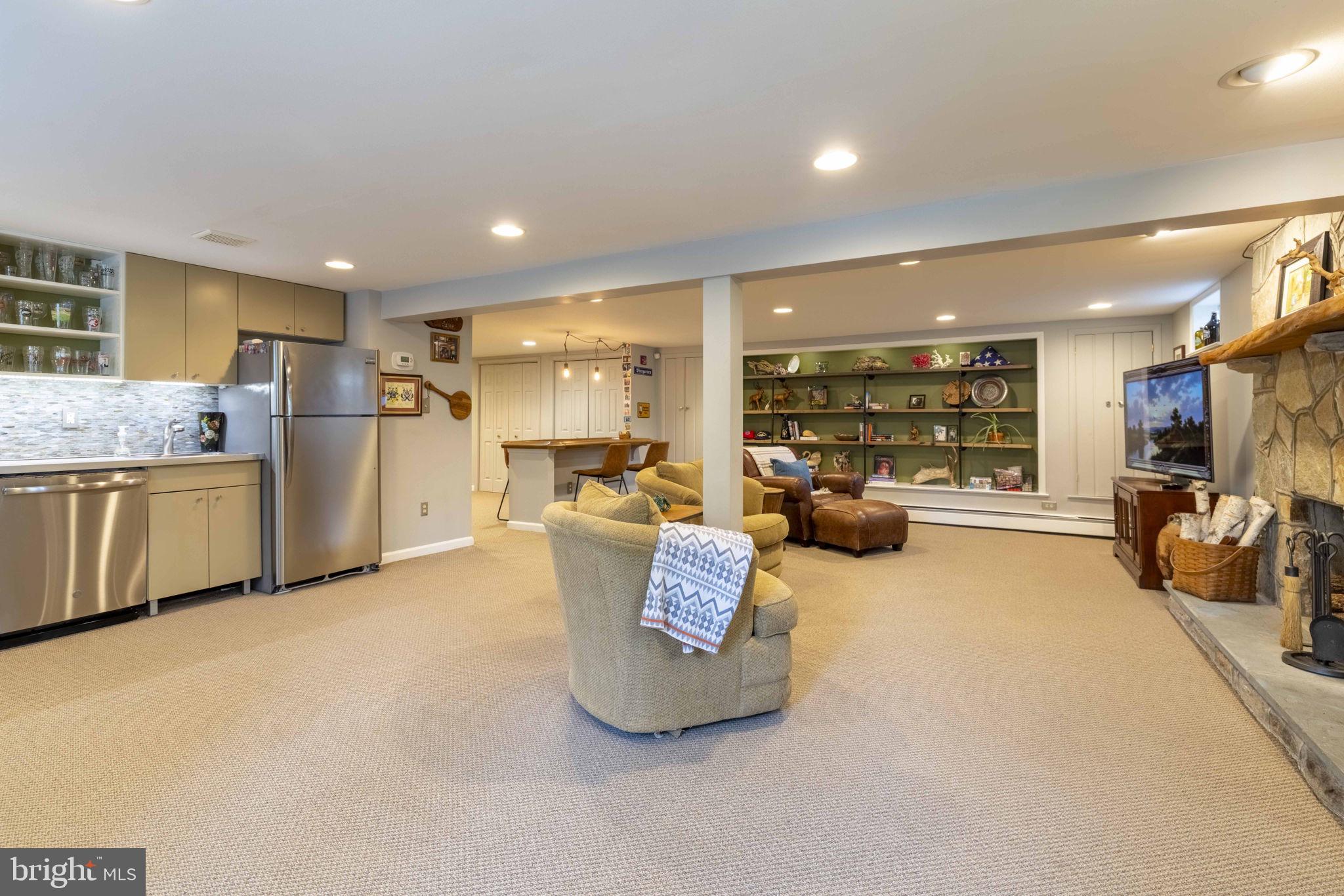 PEBBLE HILL - Residential