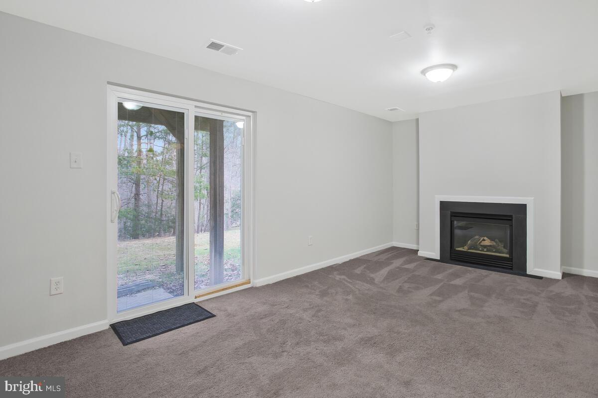 PINEY ORCHARD - Residential Lease