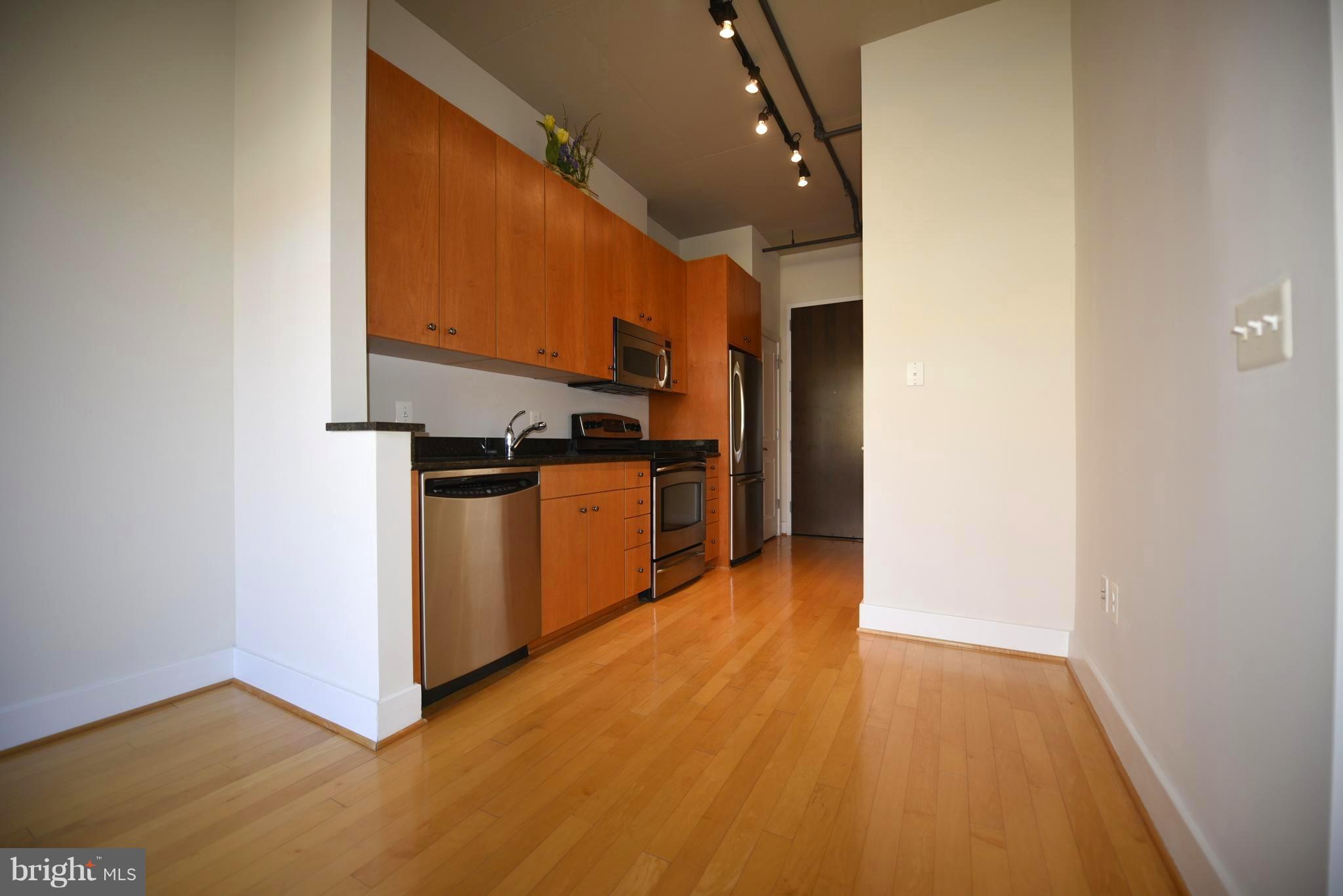 CONDOS AT CARLYLE SQUARE - Residential Lease