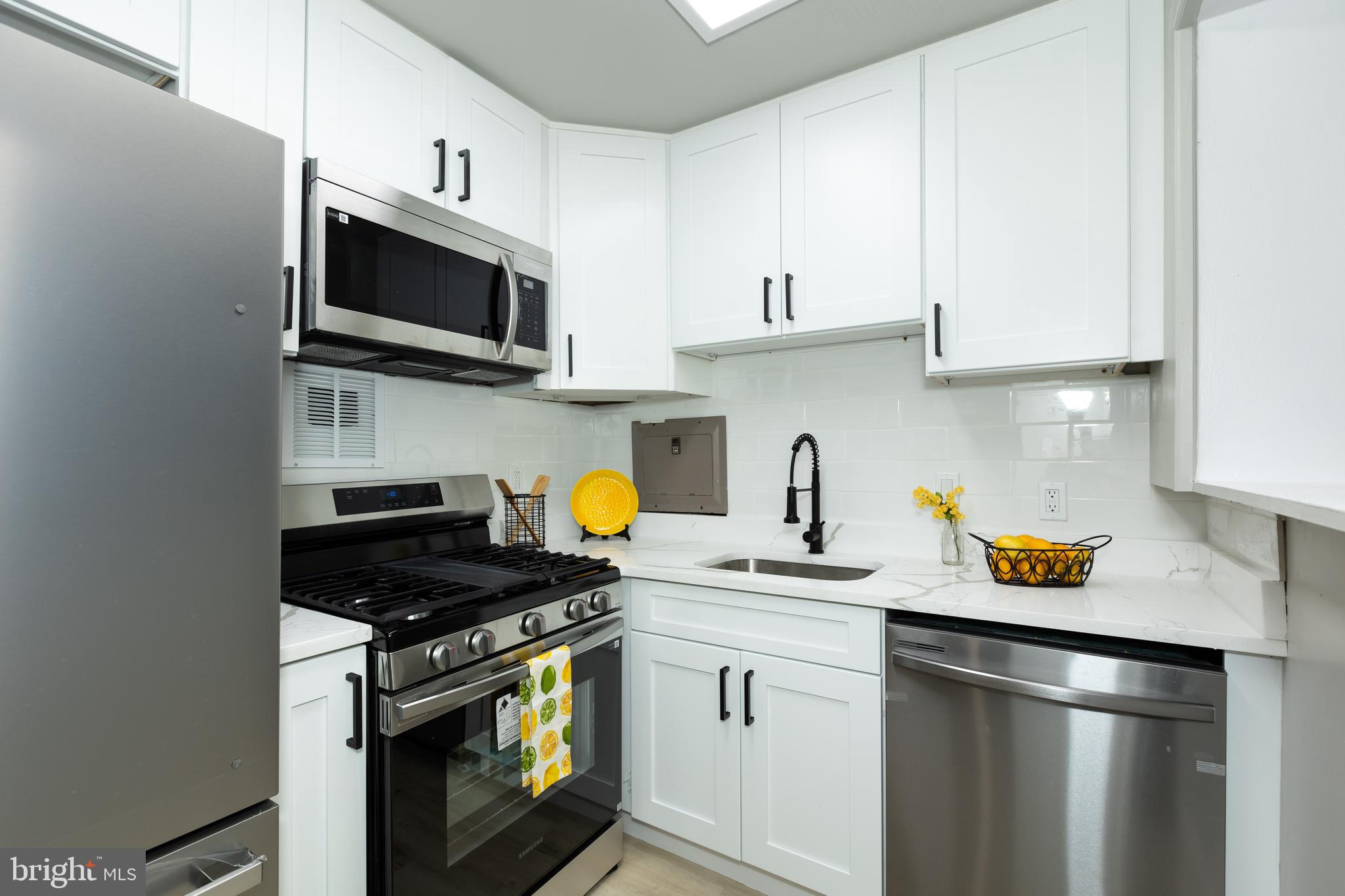 160 TALBOTT STREET T5