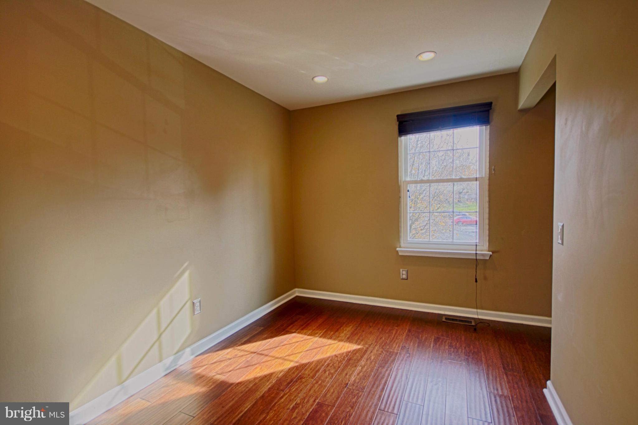 LONDON TOWN WEST - Residential Lease