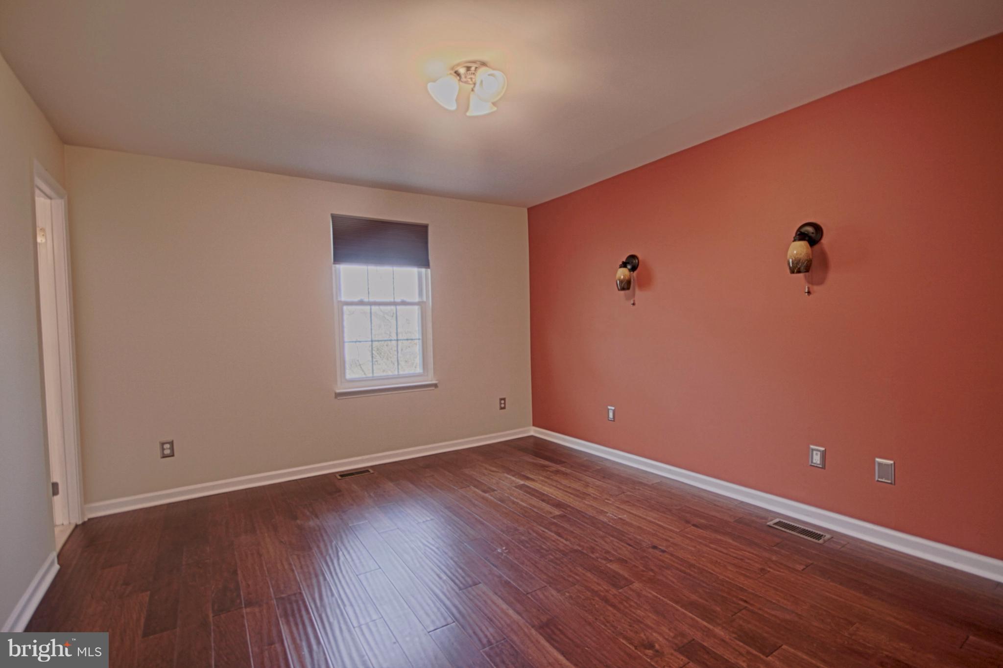 LONDON TOWN WEST - Residential Lease