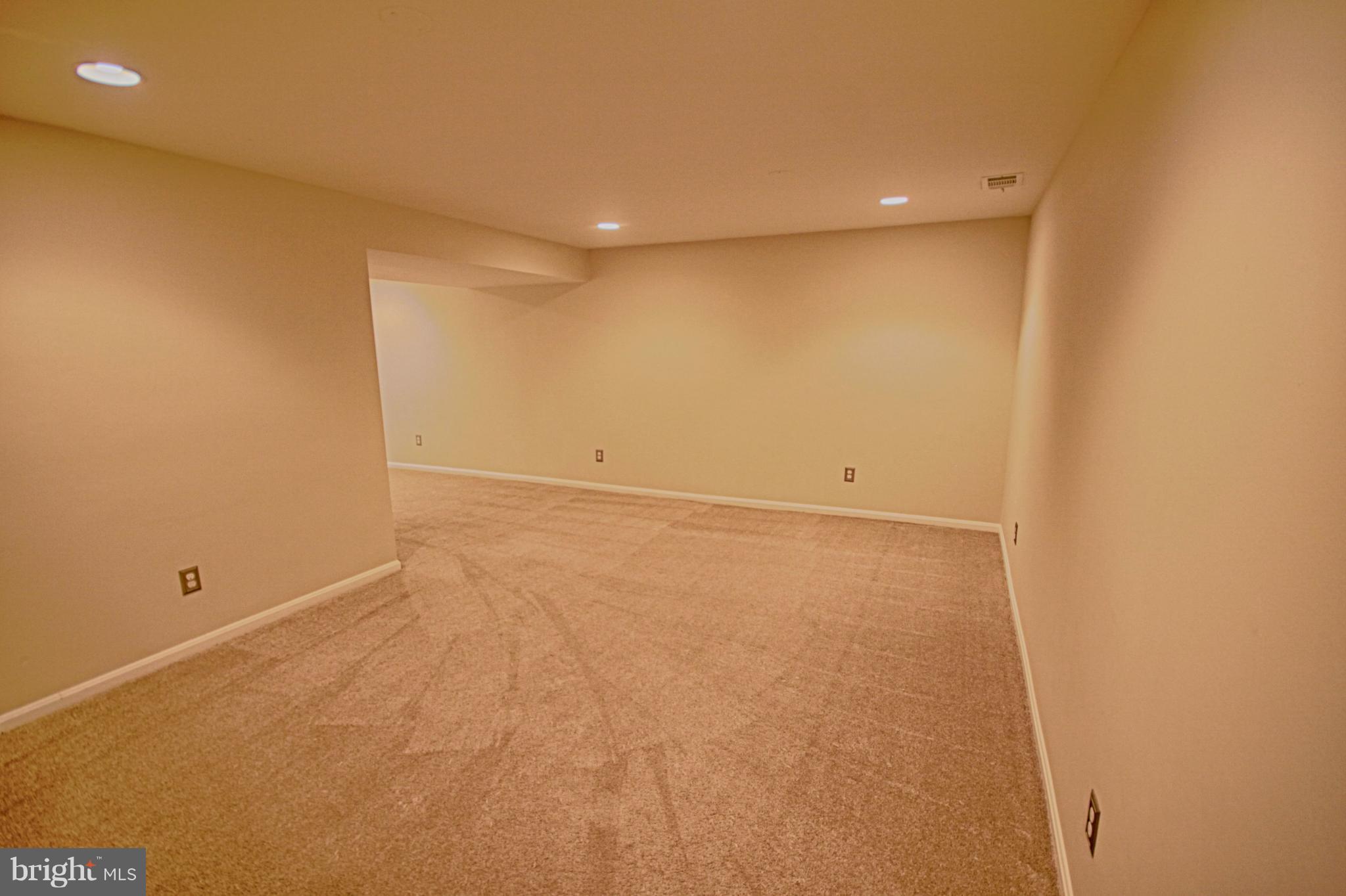 LONDON TOWN WEST - Residential Lease