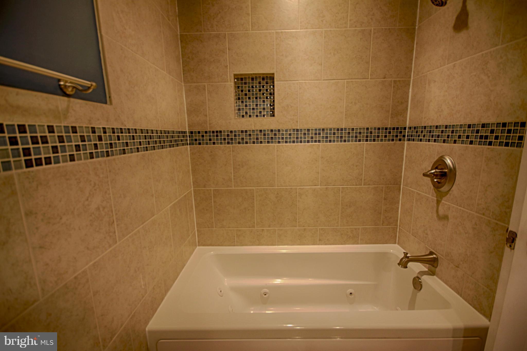 LONDON TOWN WEST - Residential Lease