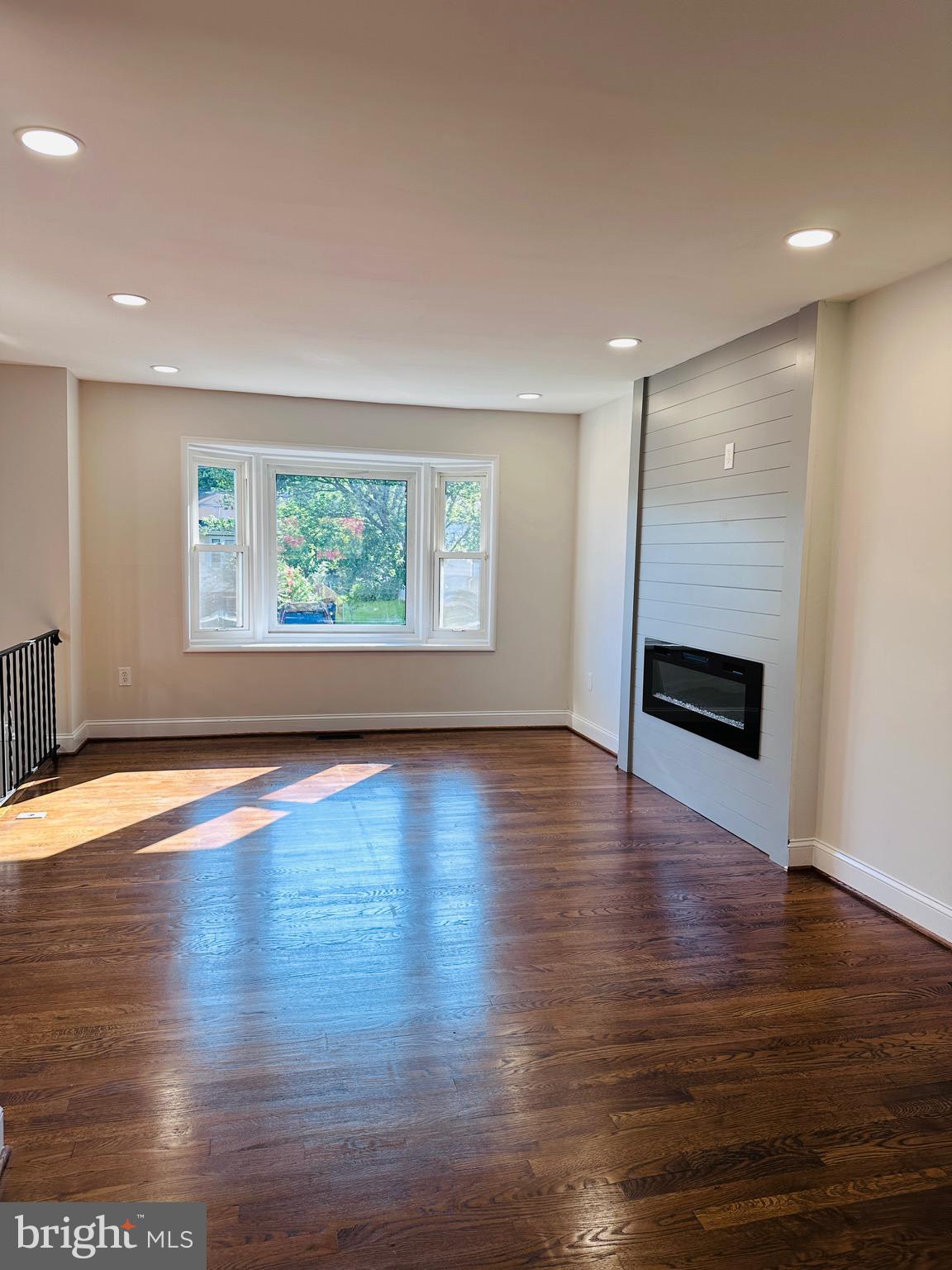 GLENARDEN WOODS - Residential