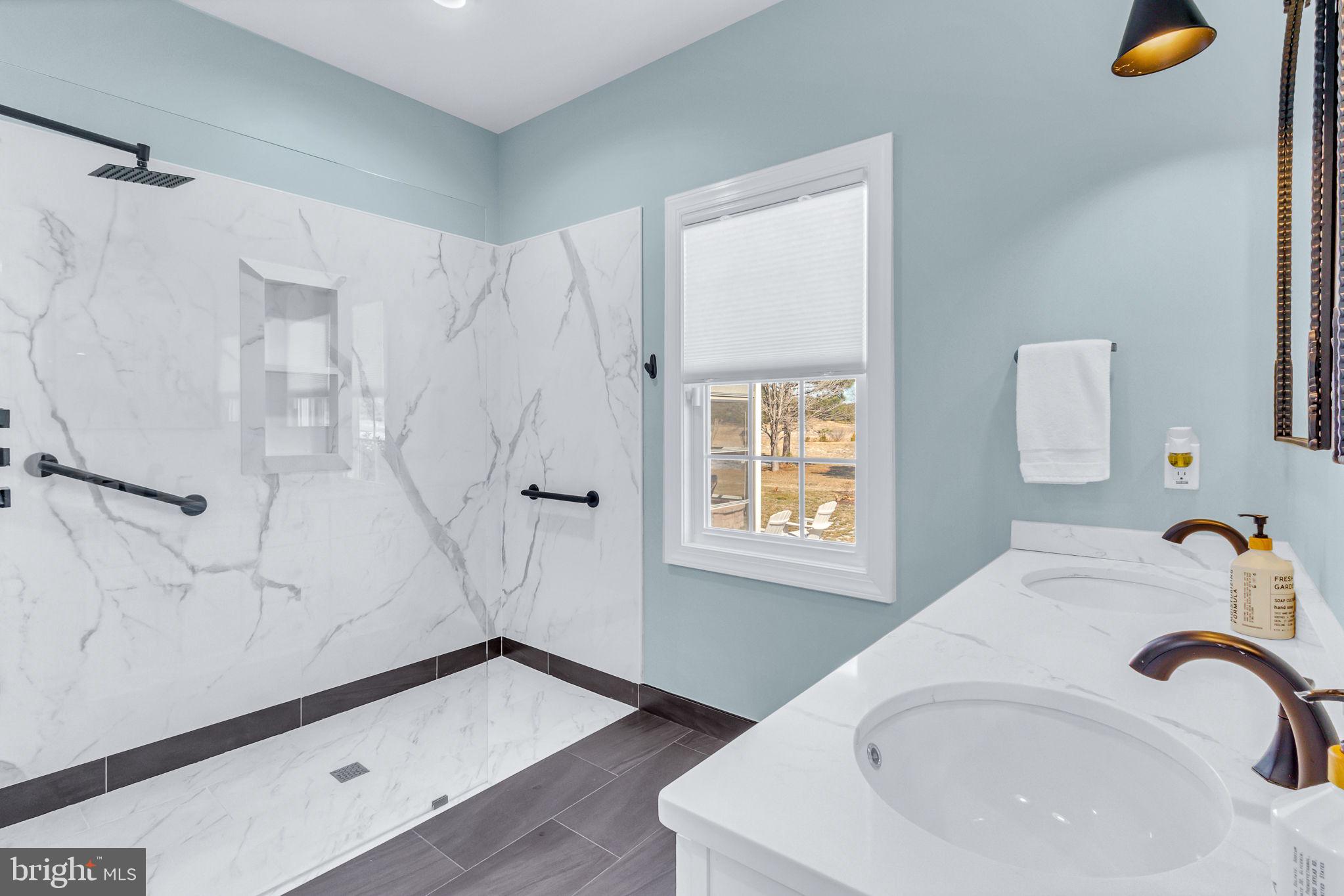 HILLS QUARTER - Residential