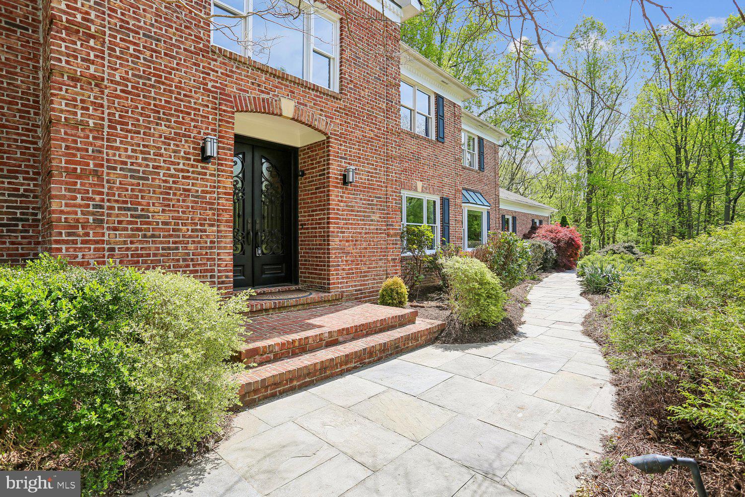 RIVERS EDGE - Residential