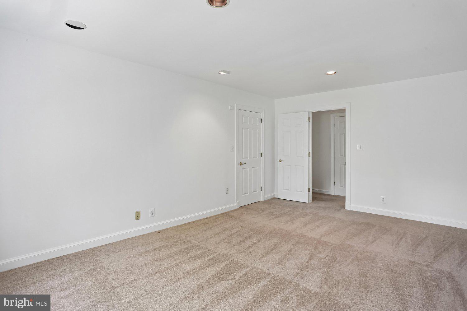 RIVERS EDGE - Residential