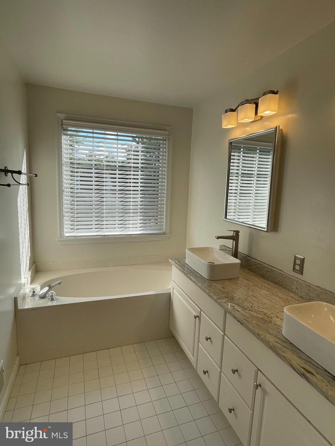 LOWES ISLAND/CASCADES - Residential