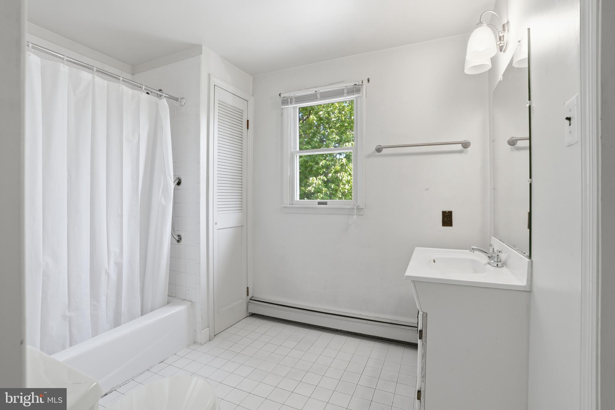 HUNTINGDON VALLEY - Residential