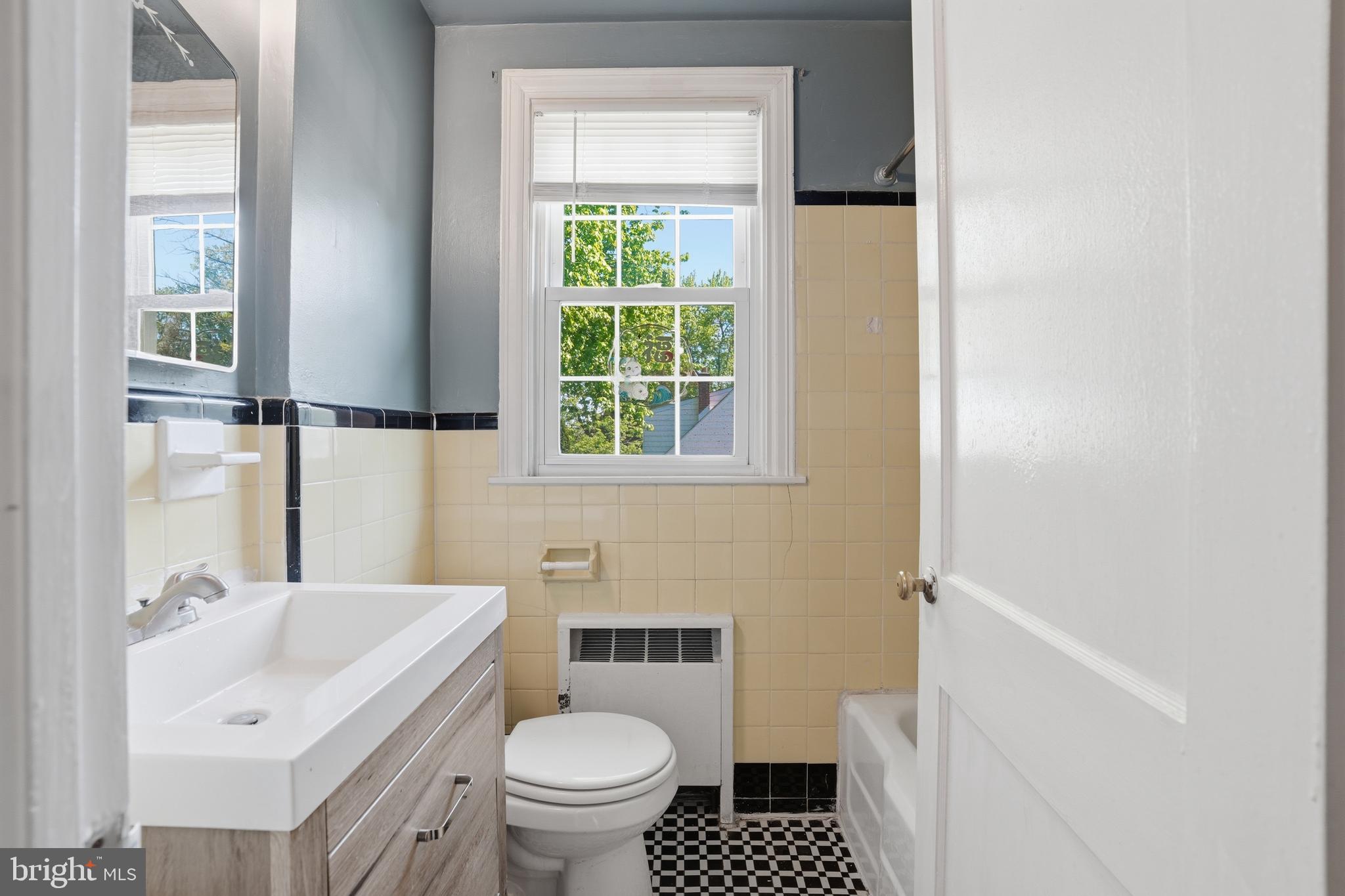 HUNTINGDON VALLEY - Residential