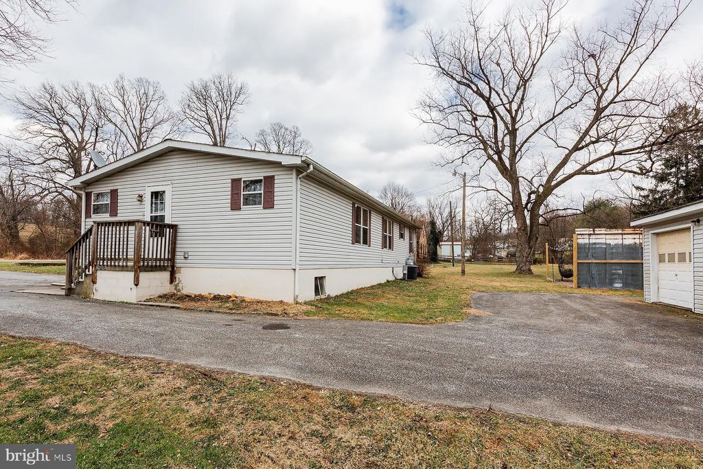 Photo of 5576 Umbletown Road, GAP, PA 17527 (MLS # PALA2062602)