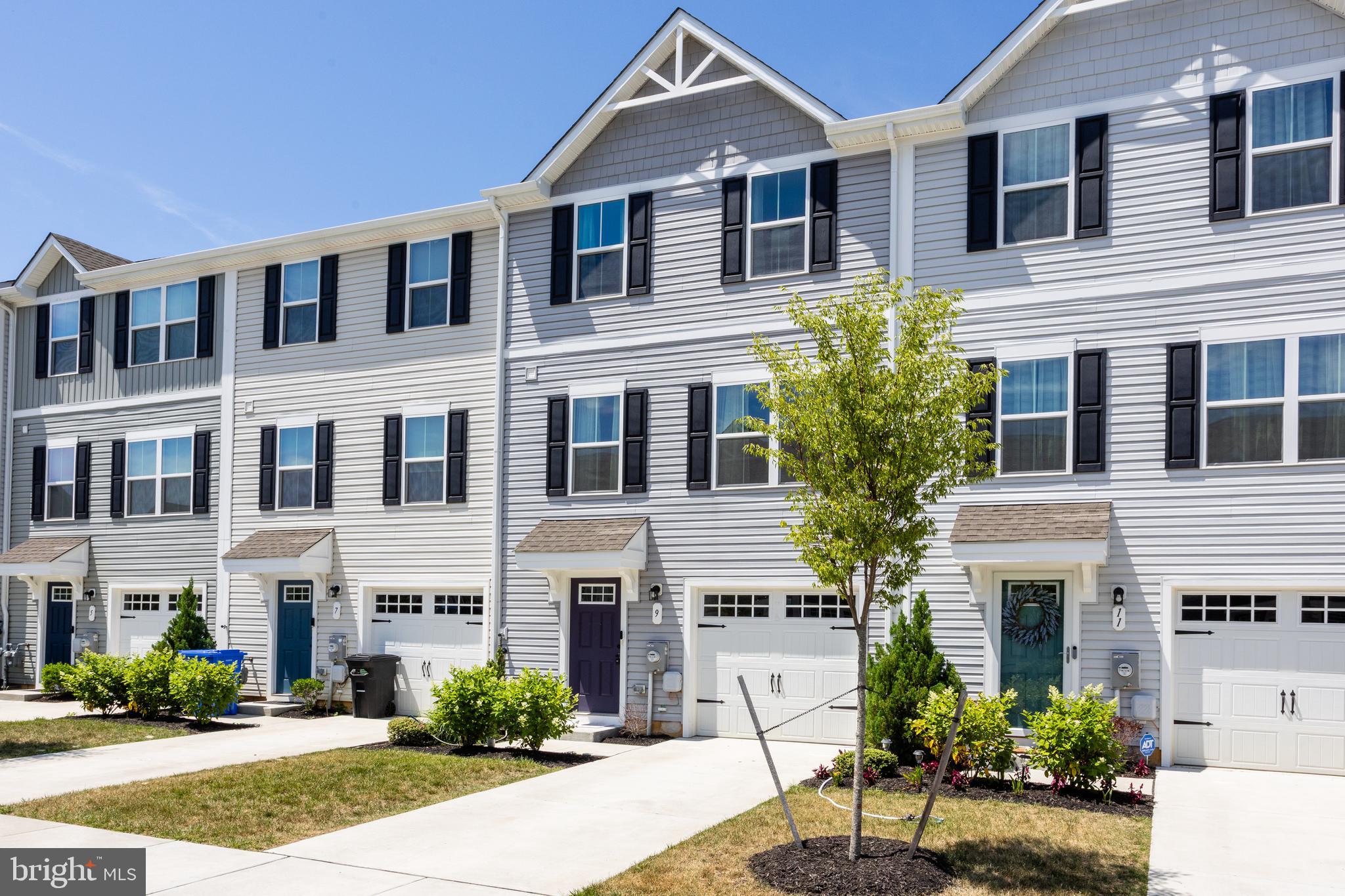 9 FLOYD AVENUE F