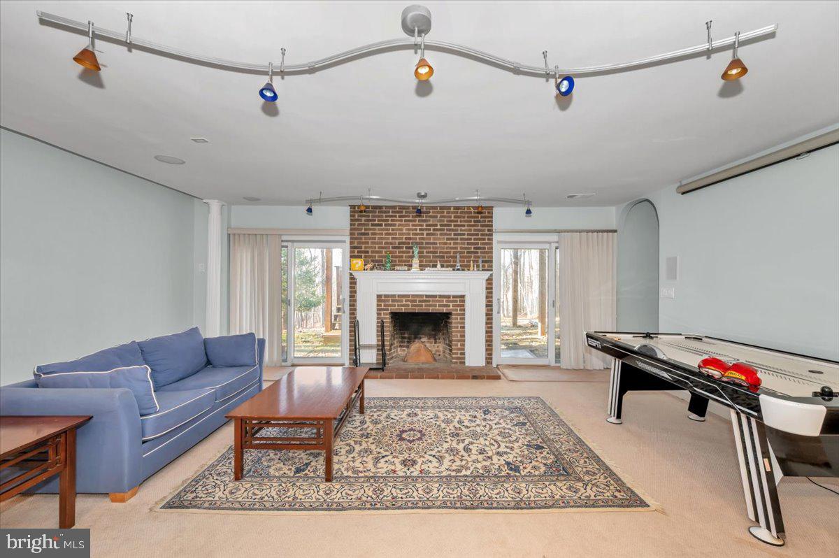 HOLLINRIDGE - Residential