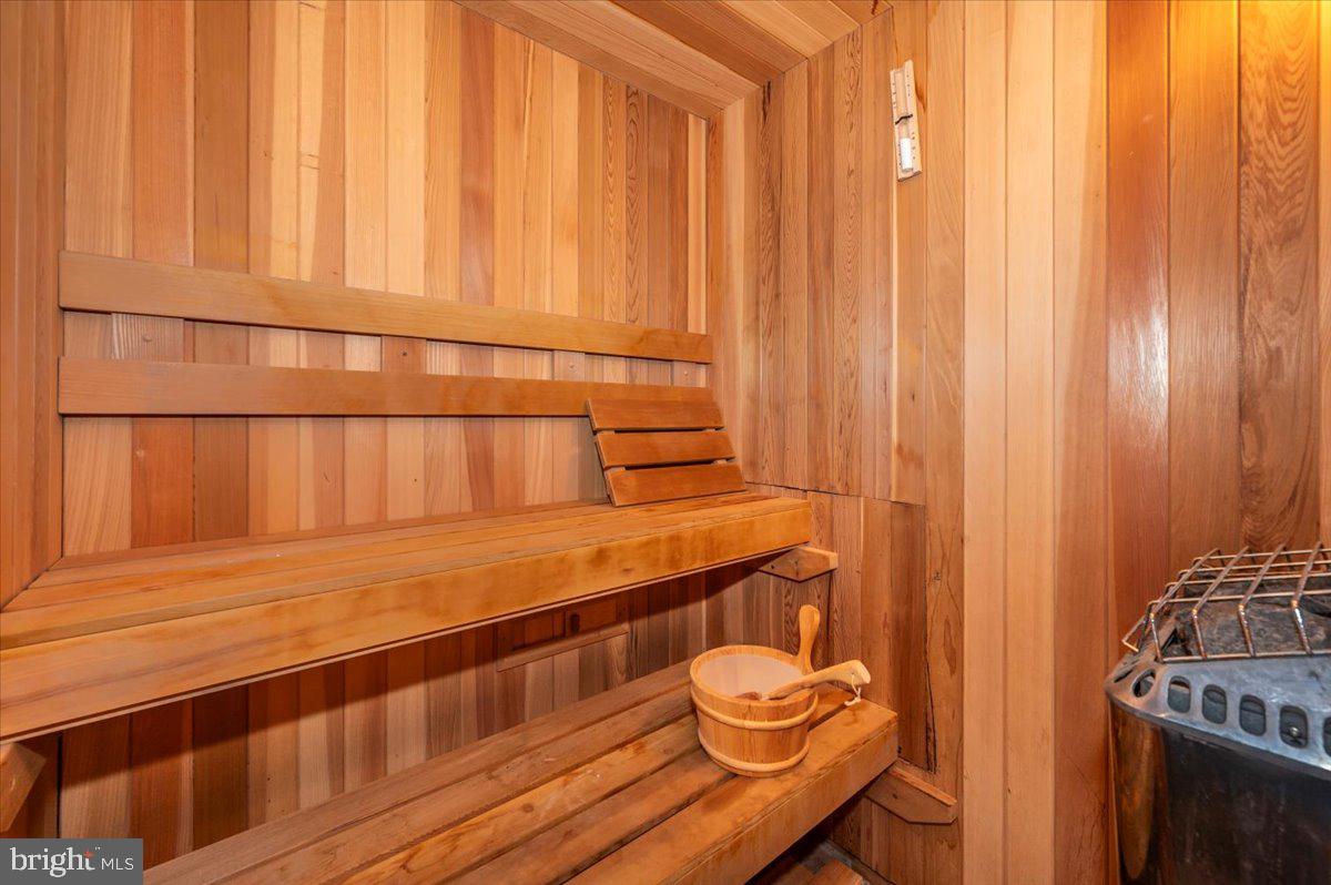 HOLLINRIDGE - Residential