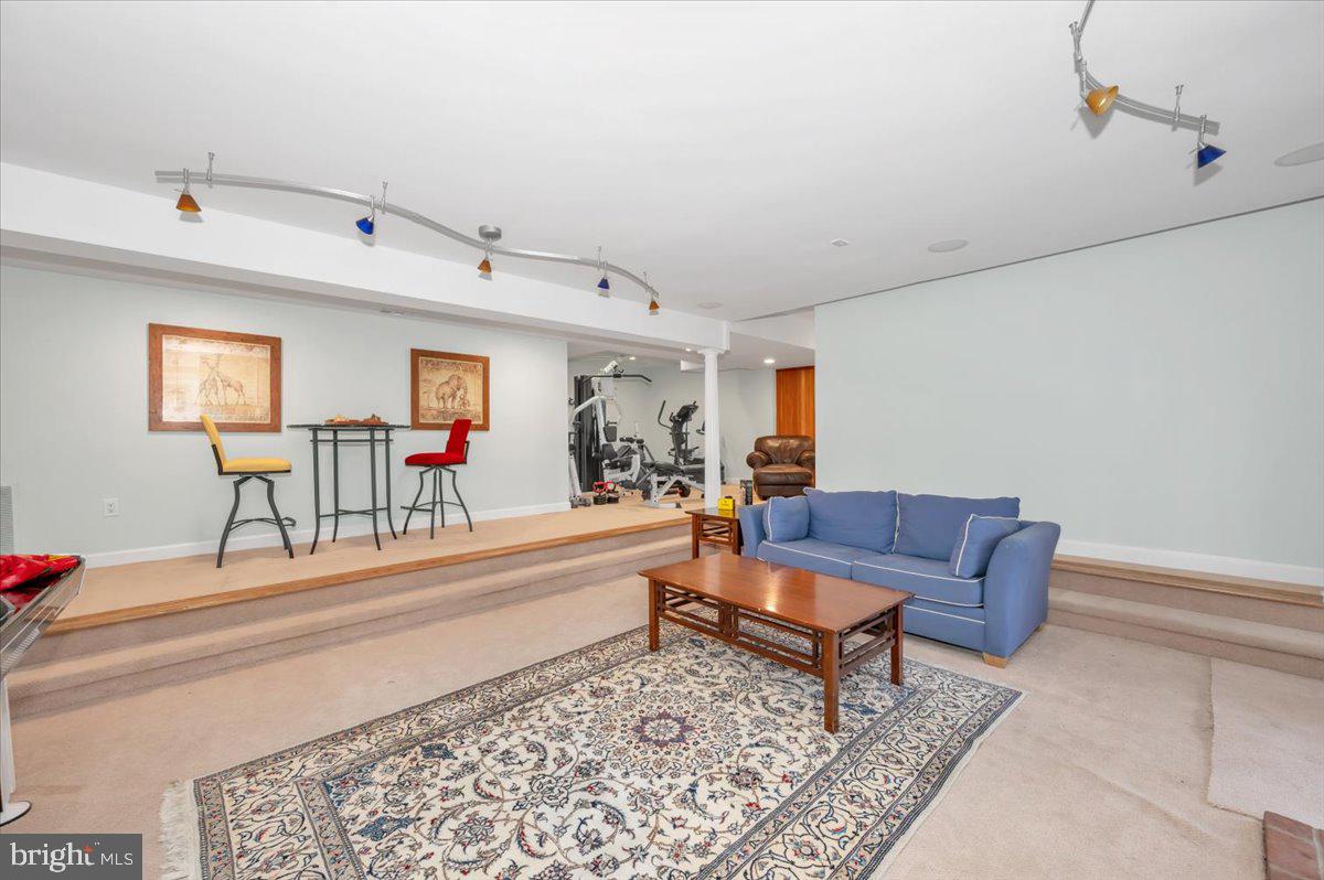 HOLLINRIDGE - Residential