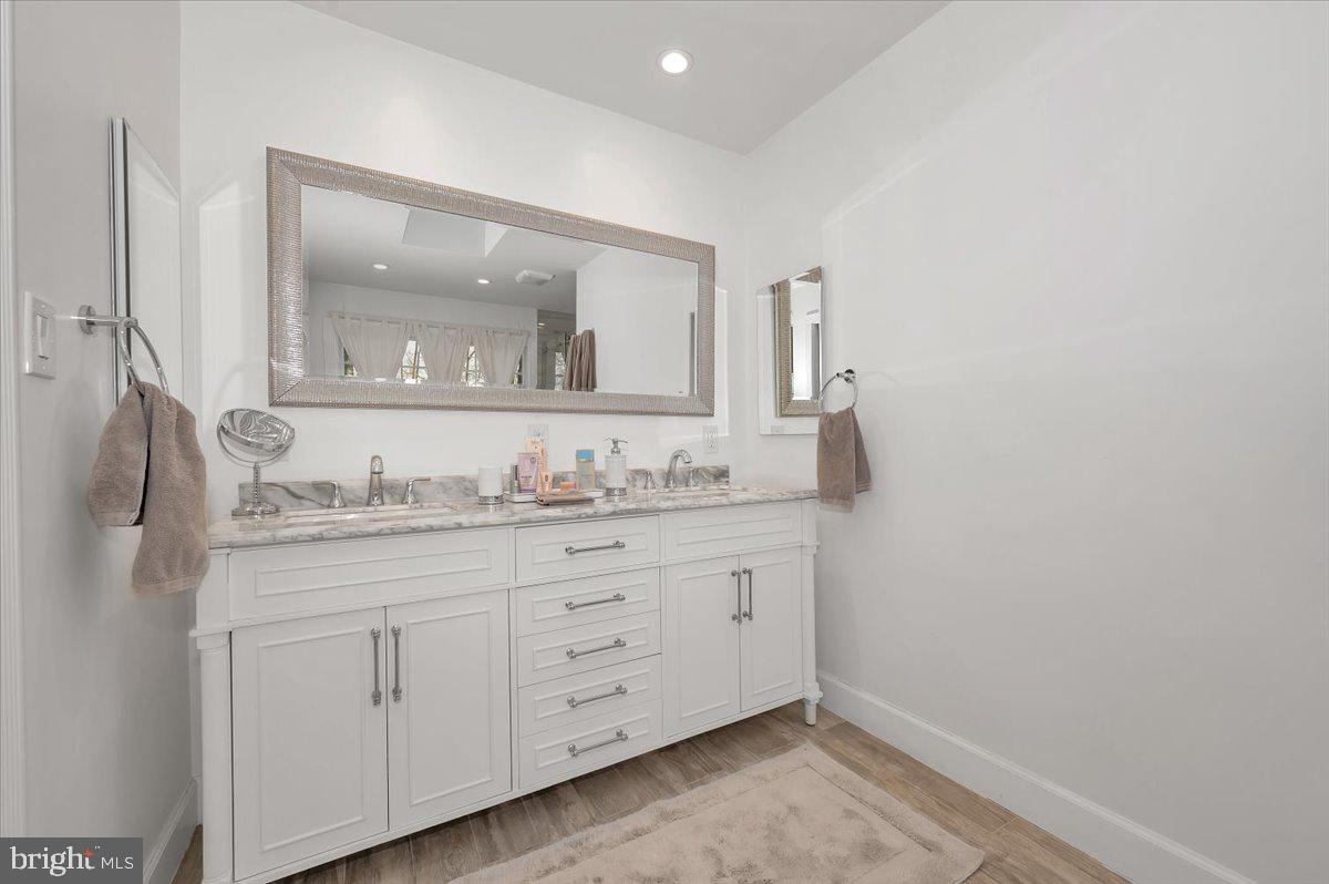 HOLLINRIDGE - Residential