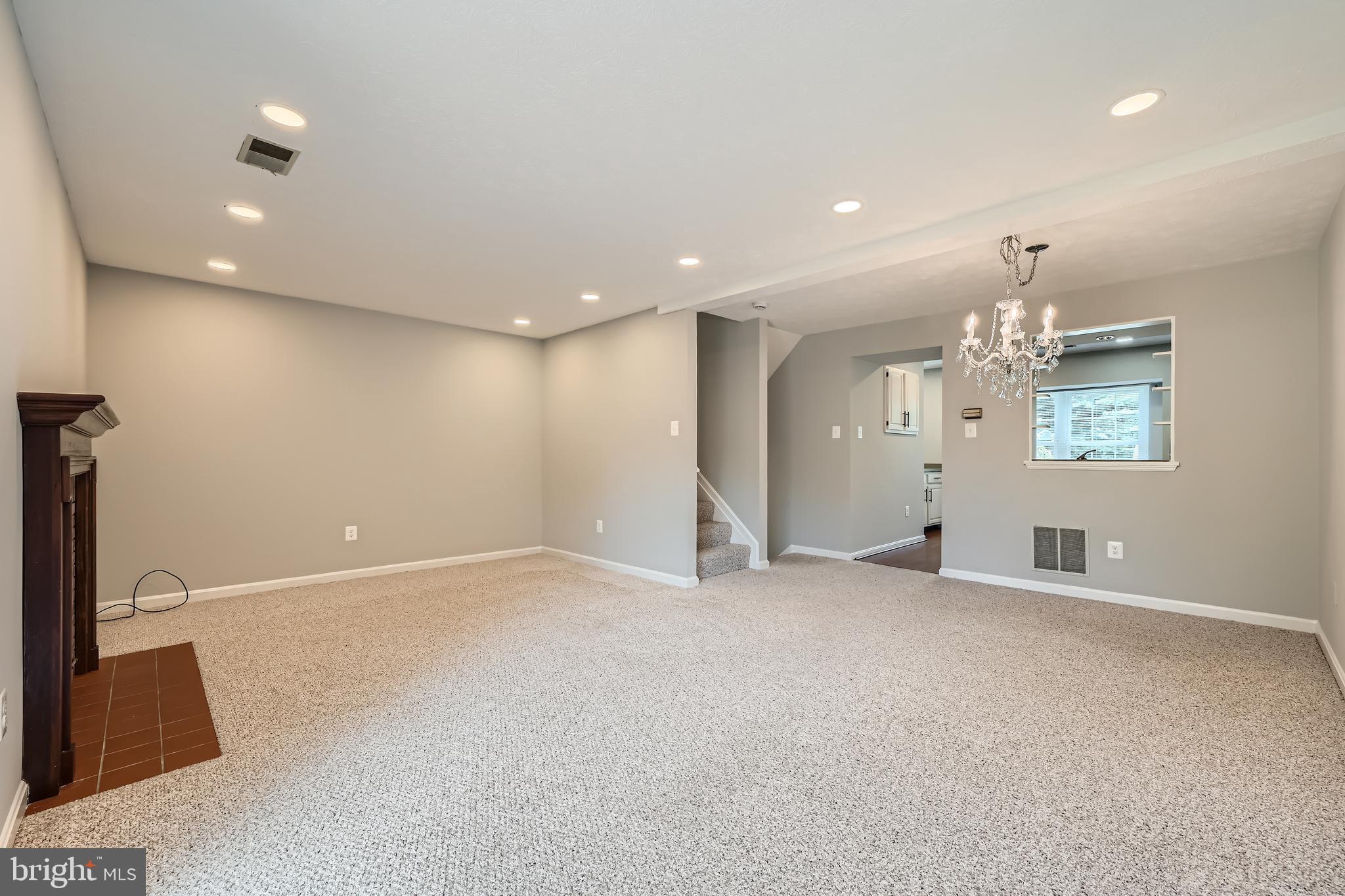 ROBERTS FIELD - Residential Lease