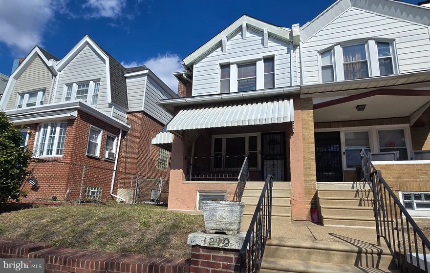 Welcome to this beautifully updated twin home, offering modern living with timeless charm! This spacious rental features three generous bedrooms and one stylish bathroom, designed for comfort and functionality. Enjoy gleaming hardwood floors throughout, an abundance of natural sunlight, and a thoughtfully upgraded interior. The fenced-in rear yard provides a perfect space for relaxation. Conveniently located near public transportation, popular eateries, shopping, parks, and major expressways, this home offers easy access to everything you need. Don’t miss out on this incredible rental opportunity—schedule your tour today!