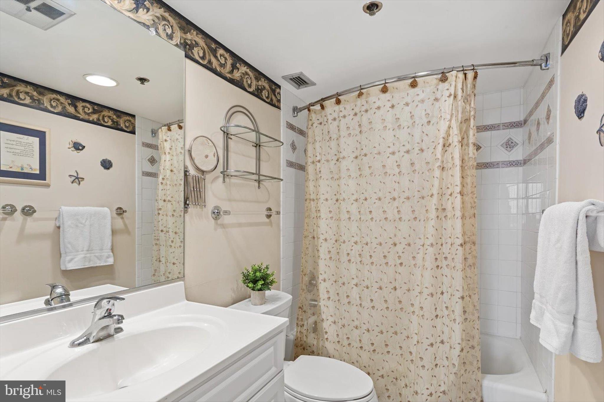 SEA COLONY EAST - Residential