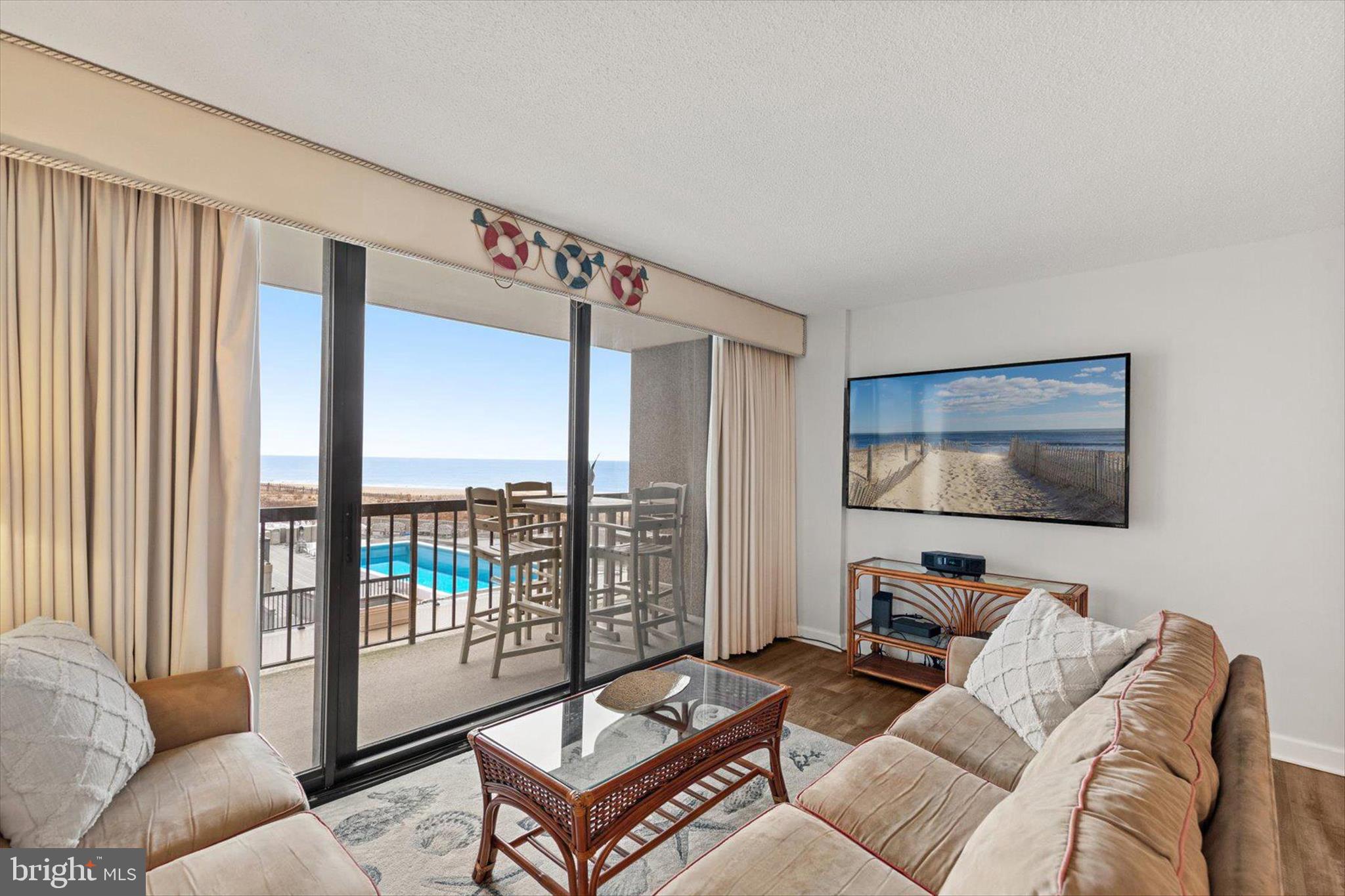 SEA COLONY EAST - Residential