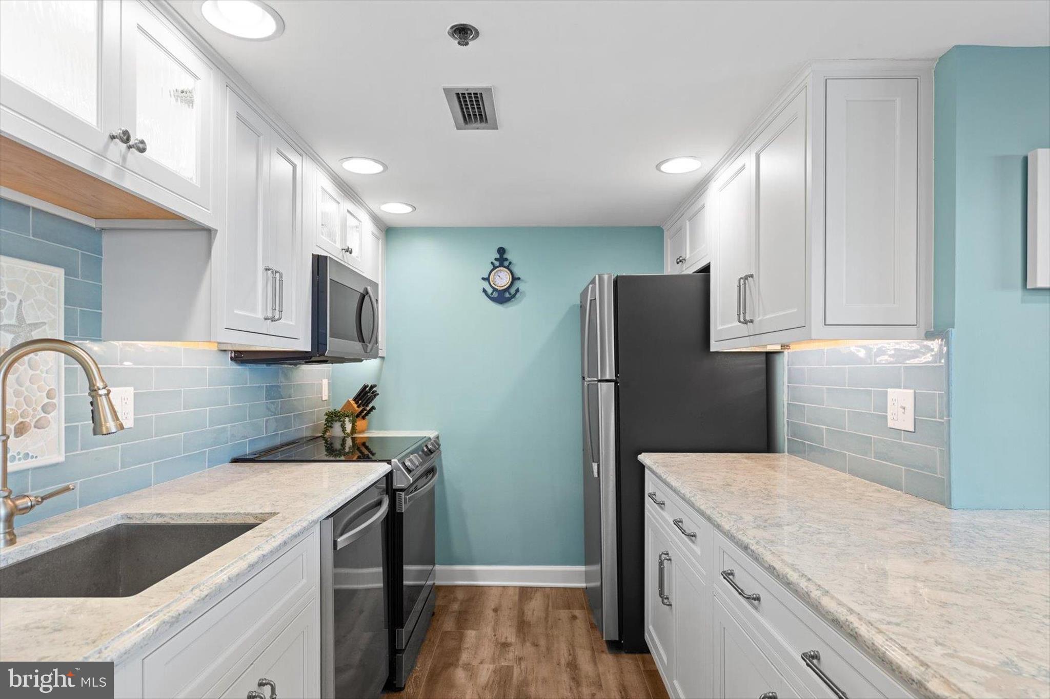 SEA COLONY EAST - Residential