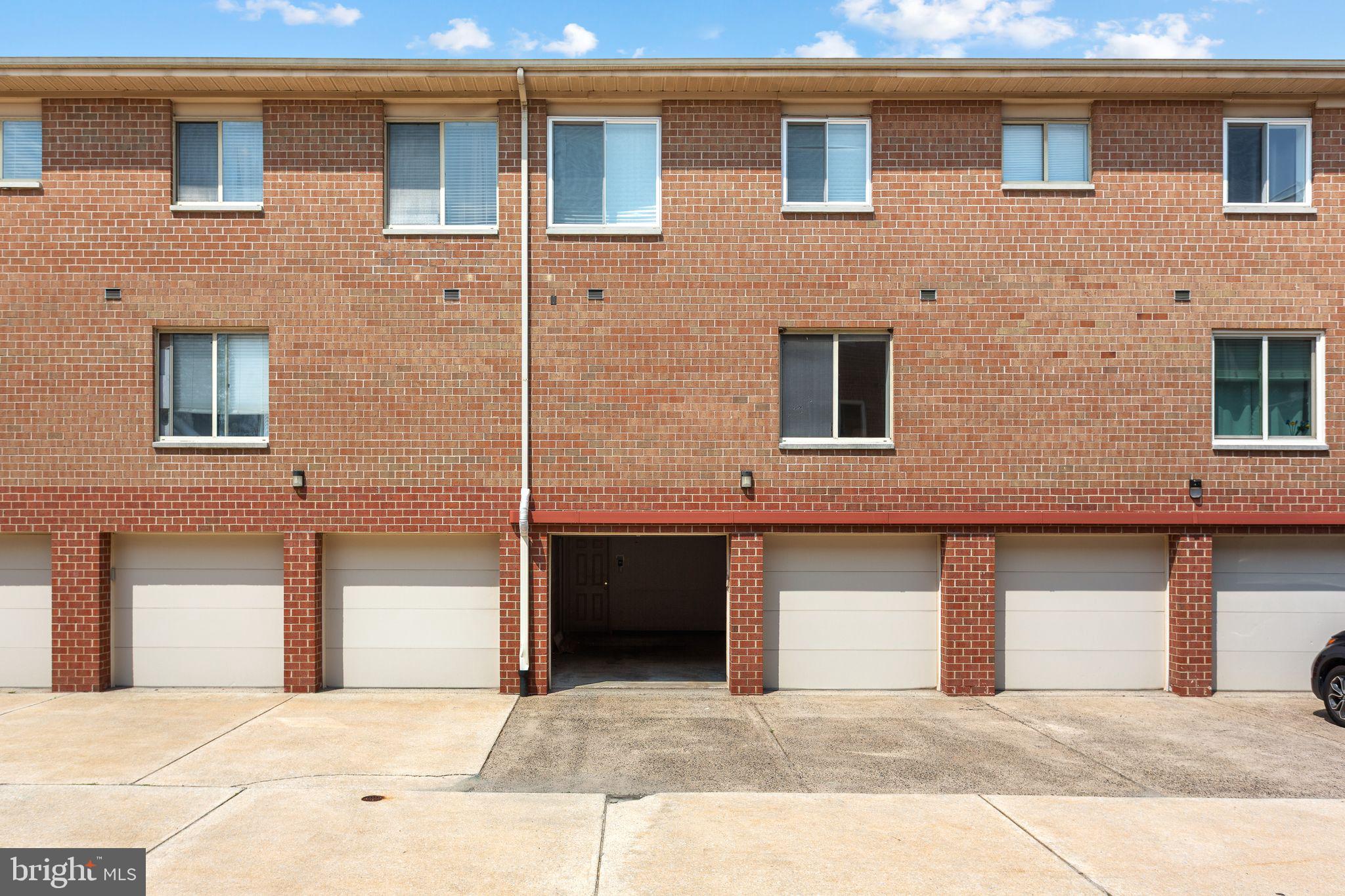 2751 PENNSYLVANIA AVENUE B102