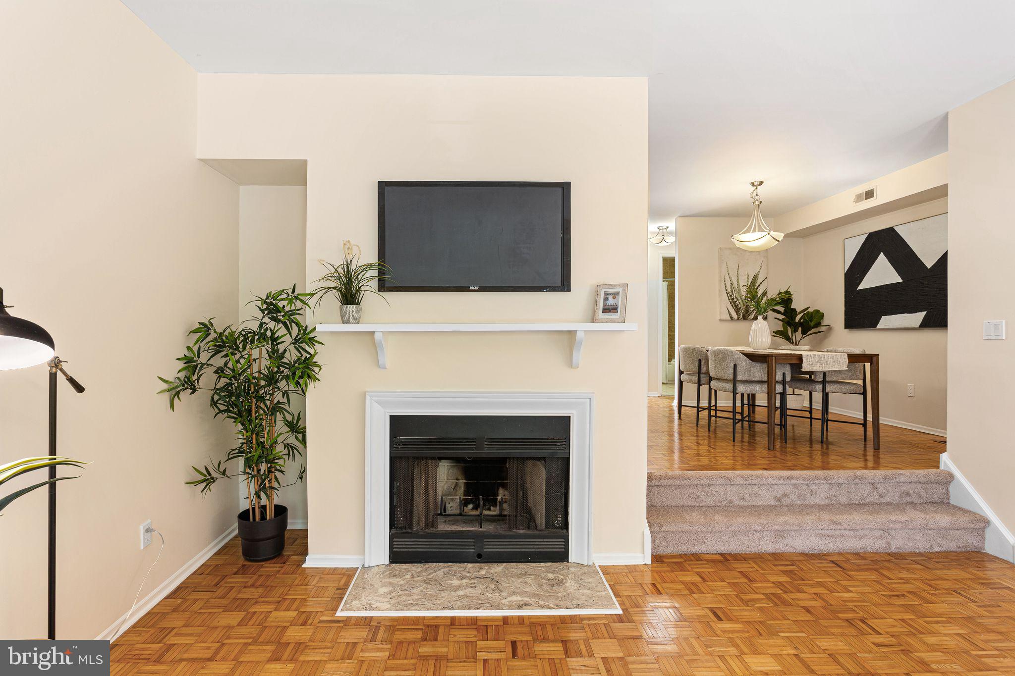 2751 PENNSYLVANIA AVENUE B102