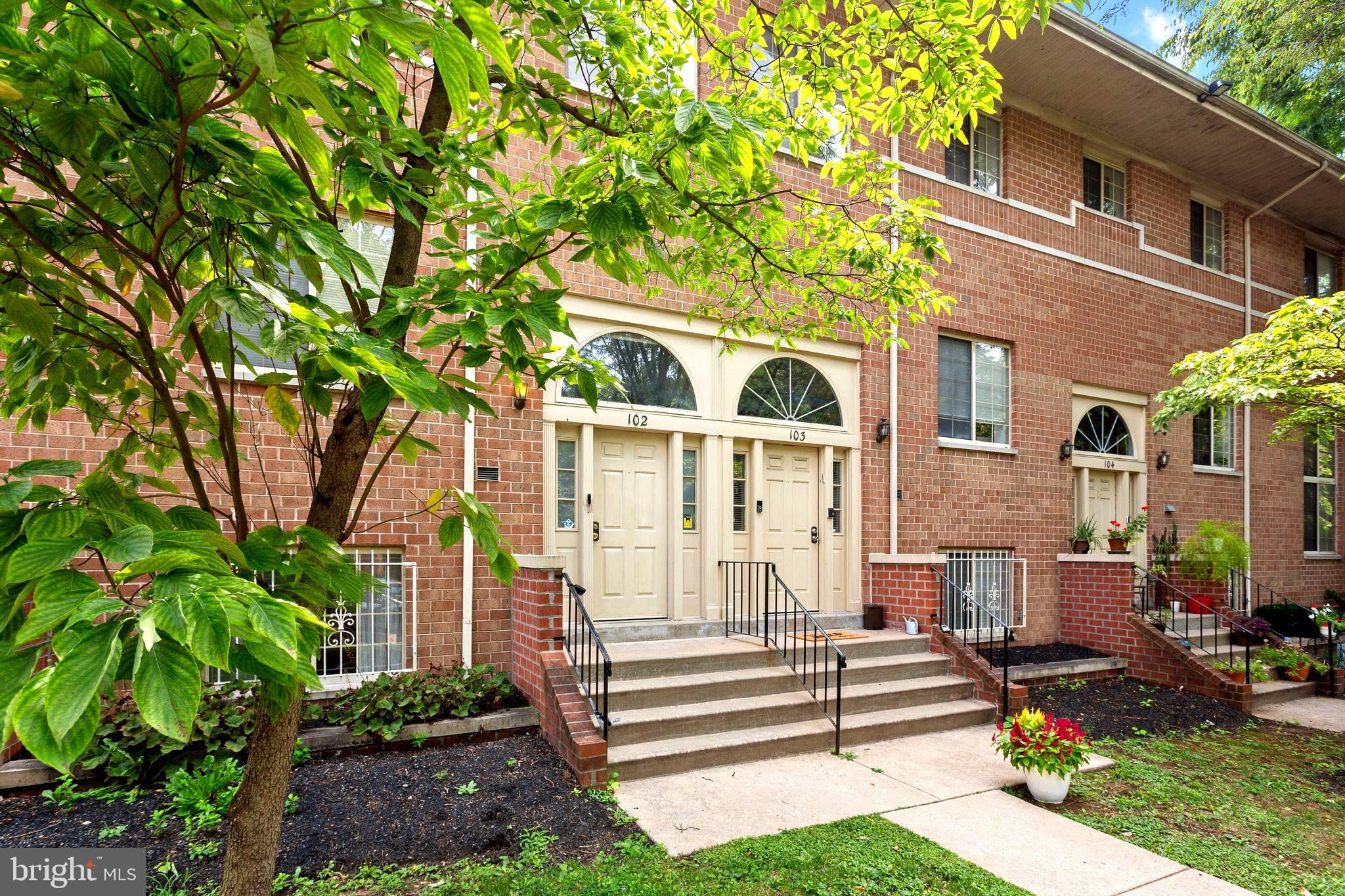2751 PENNSYLVANIA AVENUE B102