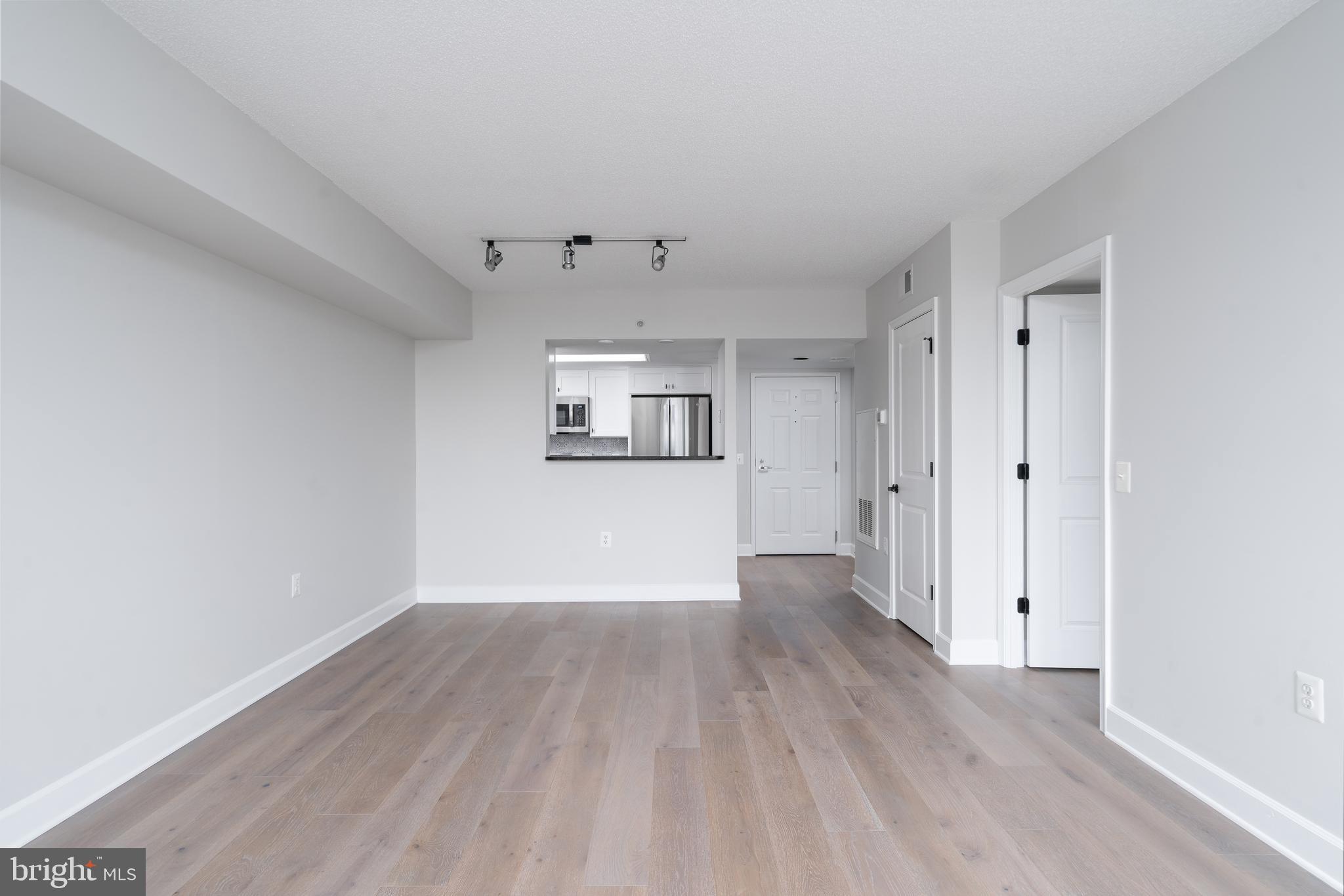 CARLTON HOUSE - Residential Lease