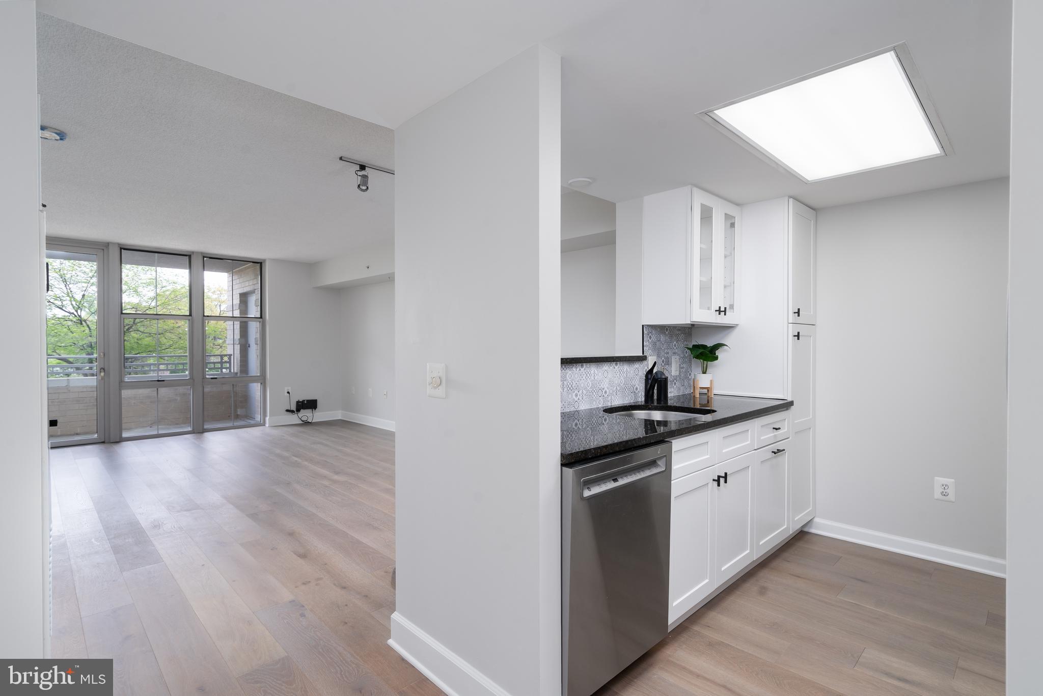 CARLTON HOUSE - Residential Lease