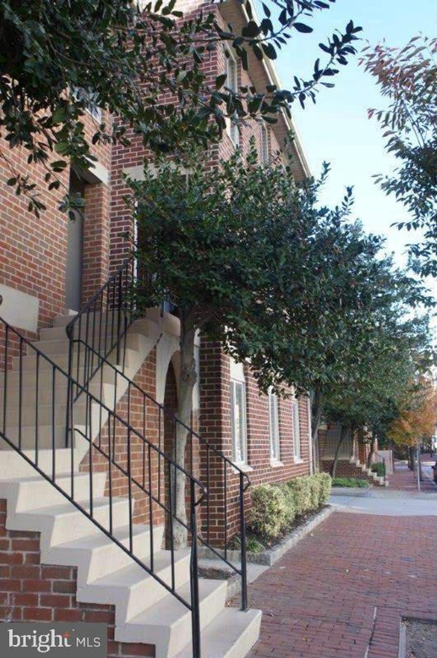 Rarely available in Harbor Way East *Beautiful, well lighted end unit with lot of windows !! Close to Inner Harbor, shopping, restaurants, museums that Baltimore is famous for. One car parking is included and additional  Permit Street Parking is available for a nominal fee, This 2 bedrooms and 2  full bath end of group unit with recently replaced windows and hardwood floors is a pleasant place to call home. Close to Light Rail stops.